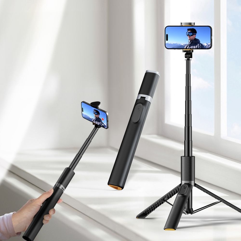 Ein schwarzer Selfie-Stick mit Handy im Hochformat, auf einem Stativ.