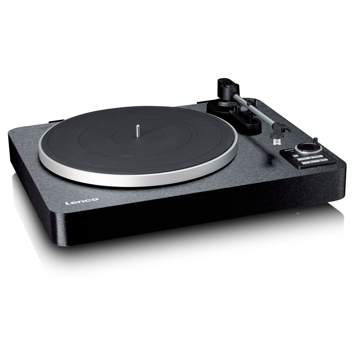 Czarny gramofon z srebrnym talerzem i ramieniem, na białym tle.