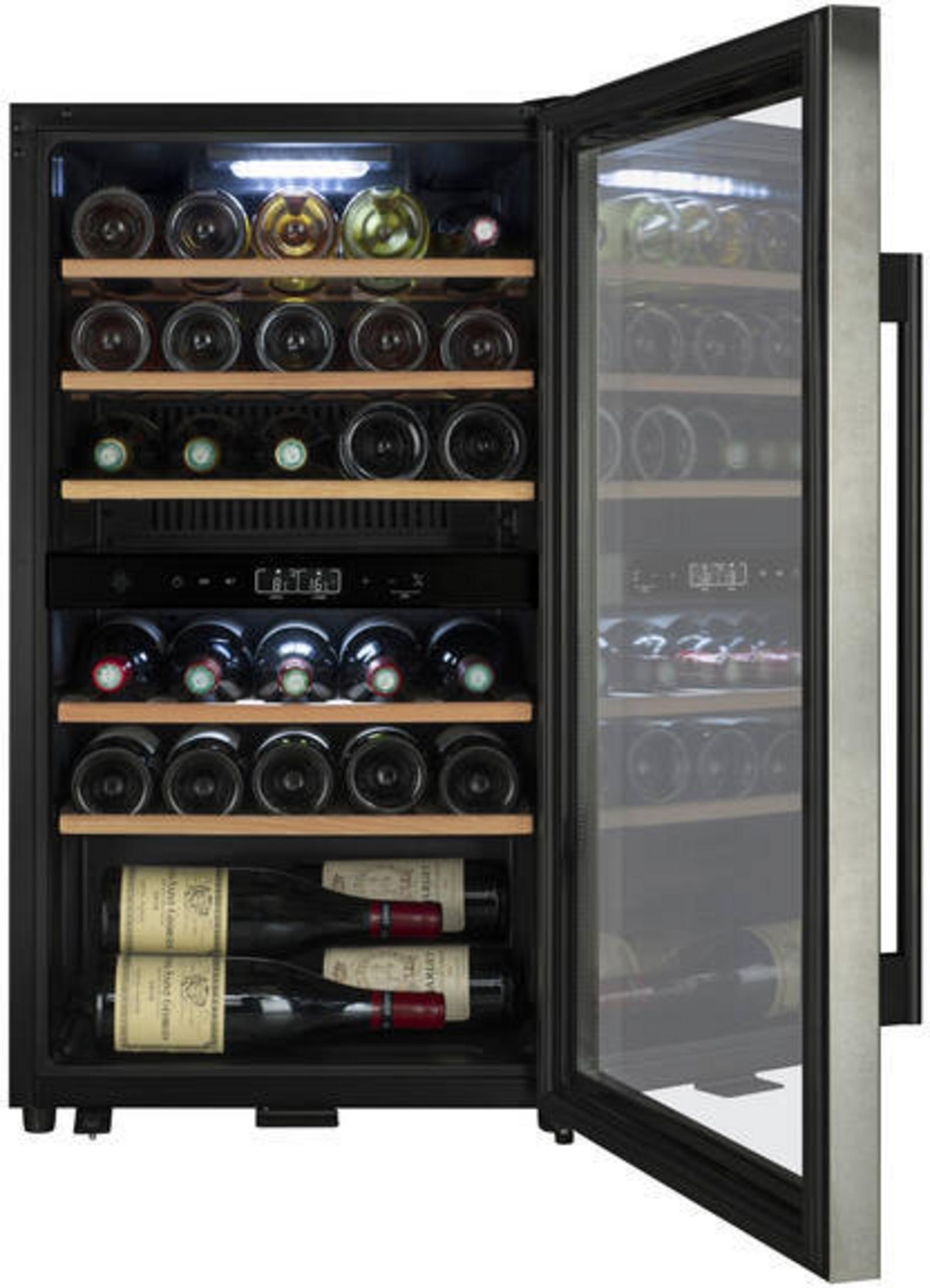 Una vinoteca abierta con puerta de cristal, llena de botellas en estantes de madera.