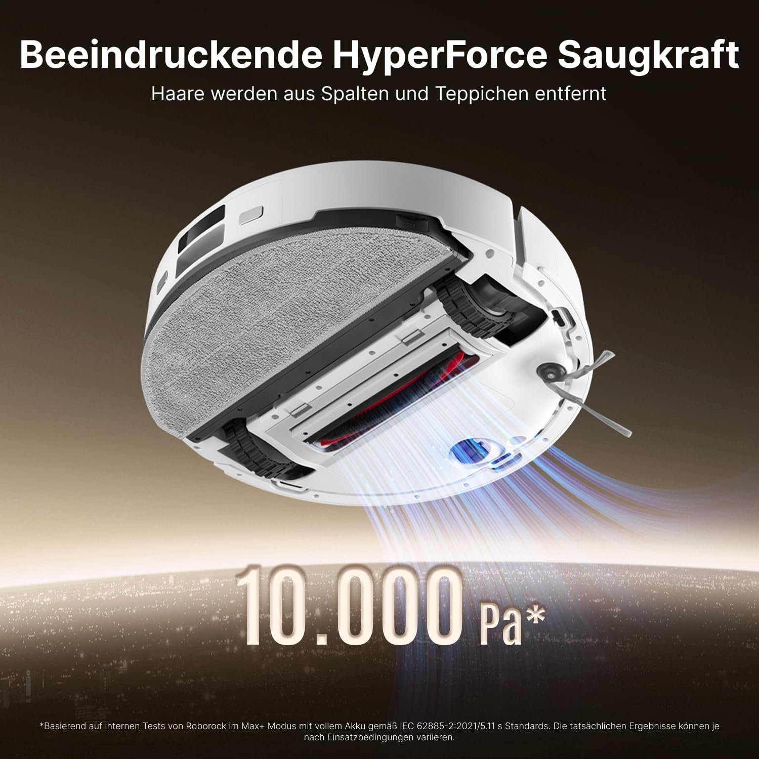Ein weißer Saugroboter mit einer rotierenden Bürste saugt Staub. 10.000 Pa.
