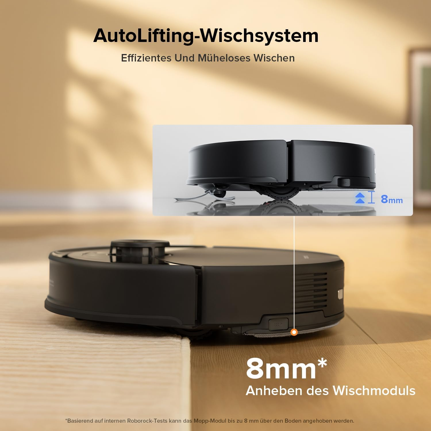 Ein Saugroboter mit 8mm Wischmodul-Anhebefunktion auf Holzboden.