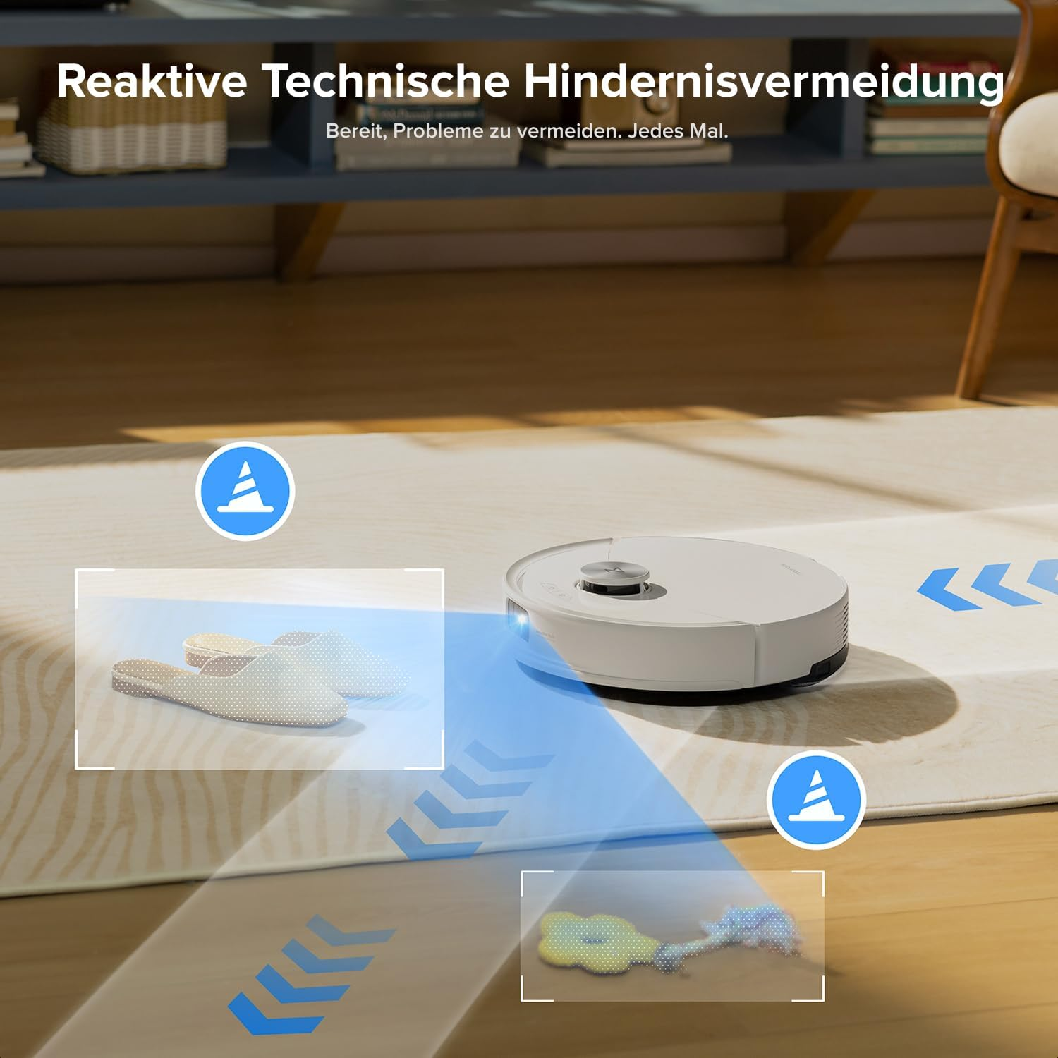 Ein weißer Saugroboter meidet Hausschuhe und ein Spielzeug.