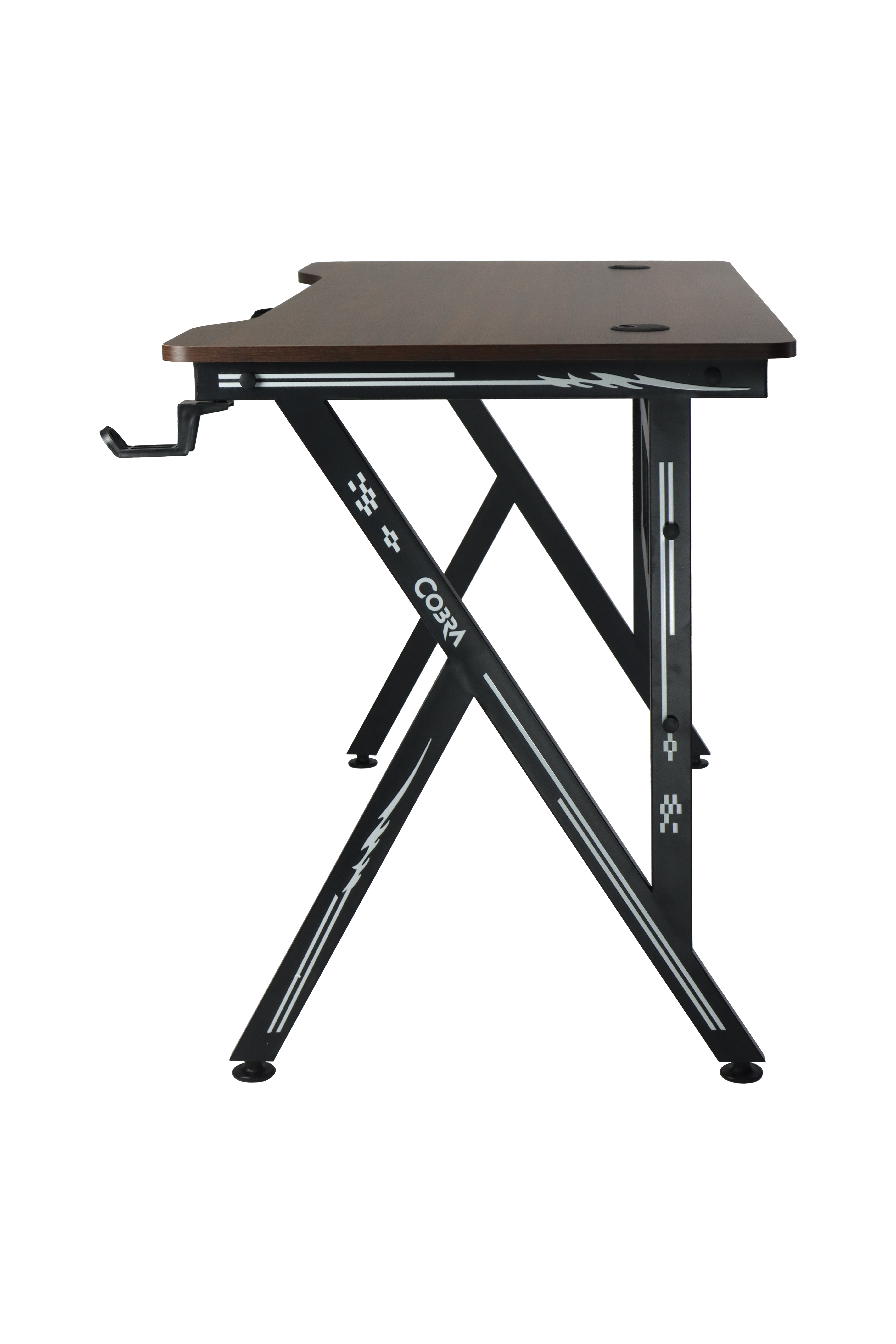 Ciemne drewniane biurko z czarnymi nogami i srebrnymi akcentami.