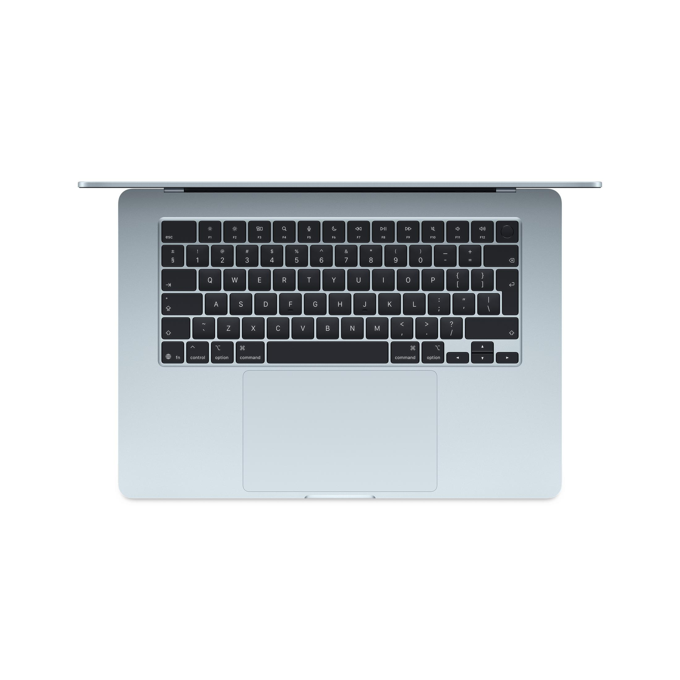 Un ordinateur portable argenté ouvert, affichant le clavier et le pavé tactile sur fond blanc.