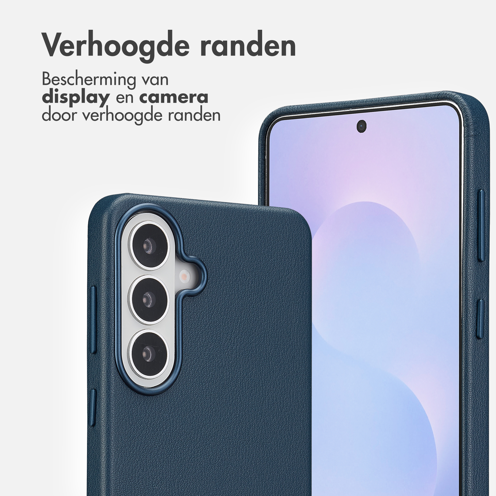 Coque de téléphone bleu foncé avec découpe caméra et smartphone affiché.