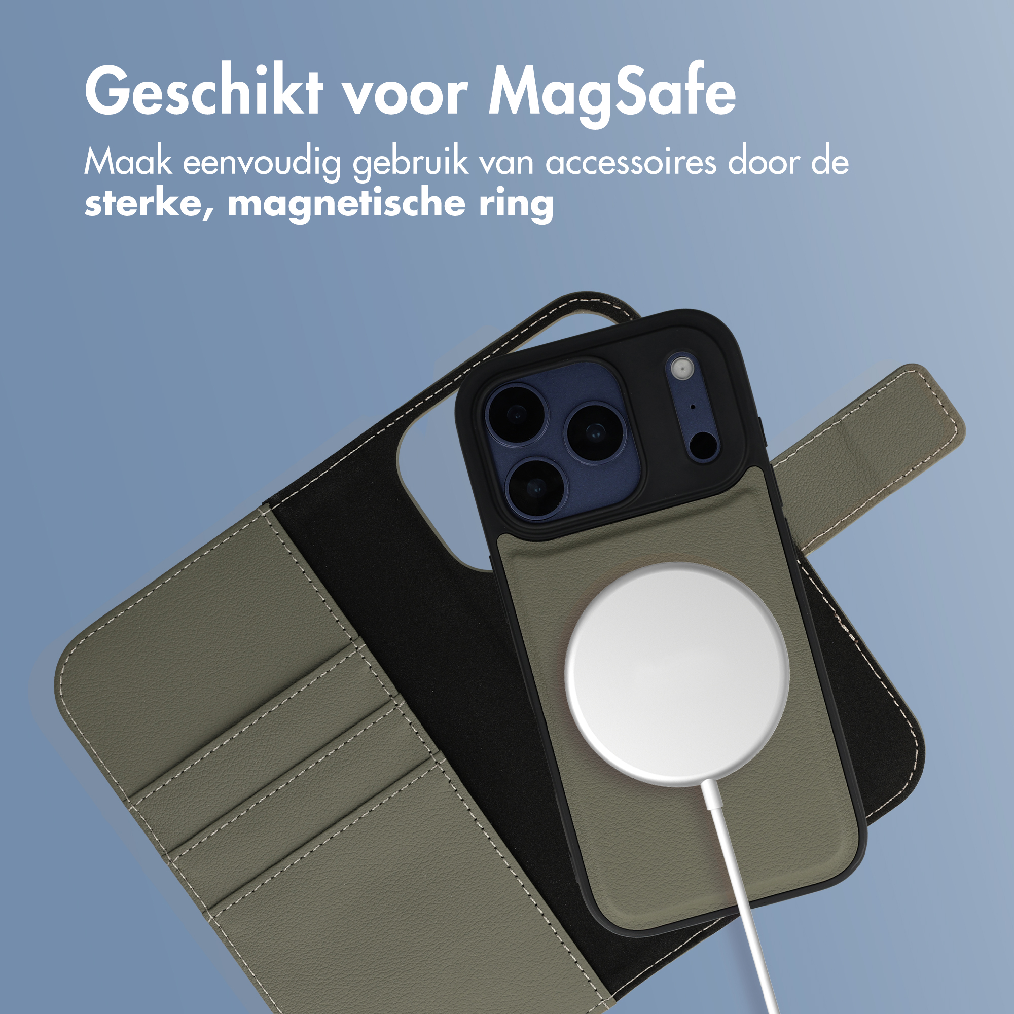 Een iPhone met MagSafe-oplader in een grijs leren hoesje met kaartsleuven.