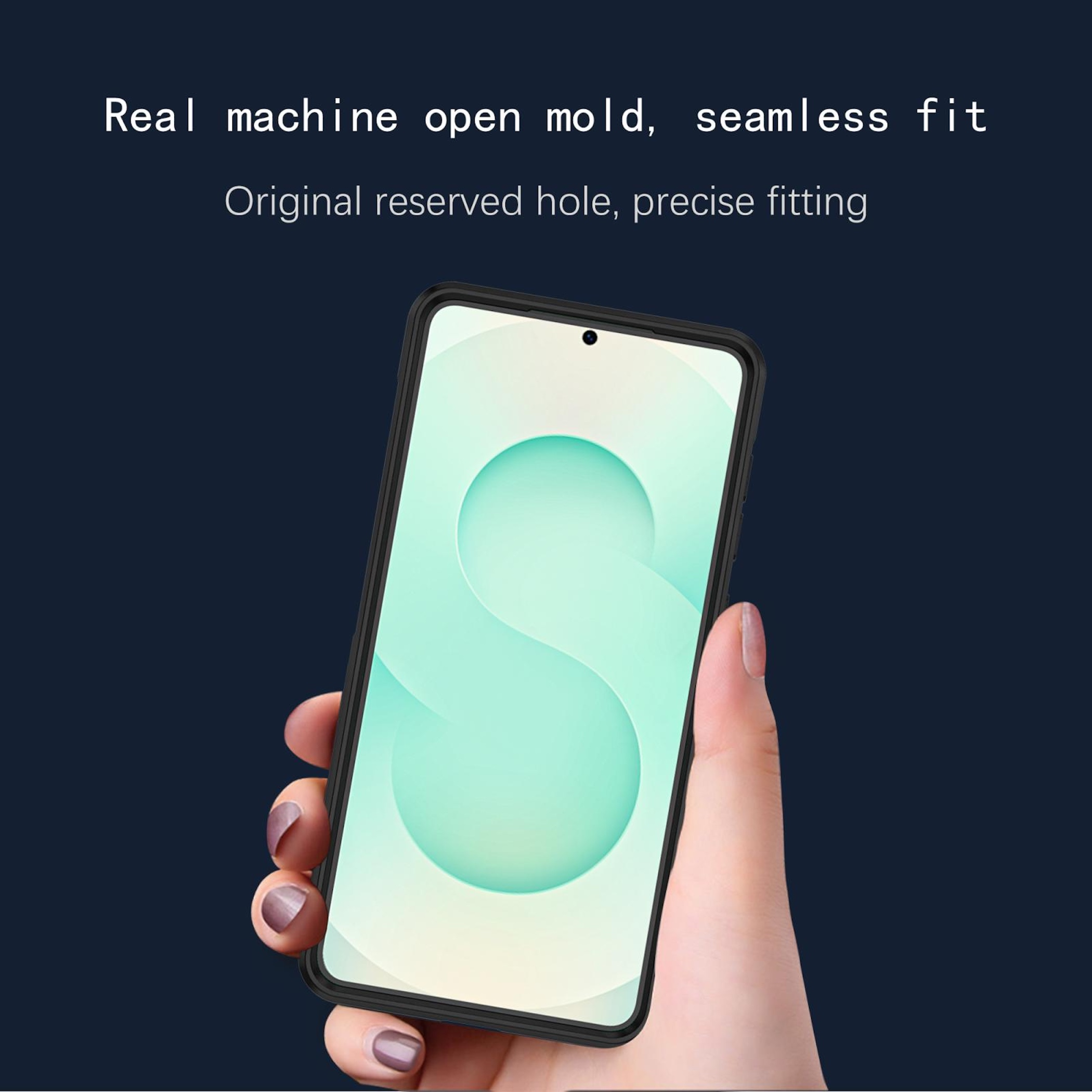 Eine Hand hält ein Smartphone mit einem blauen Hintergrund.