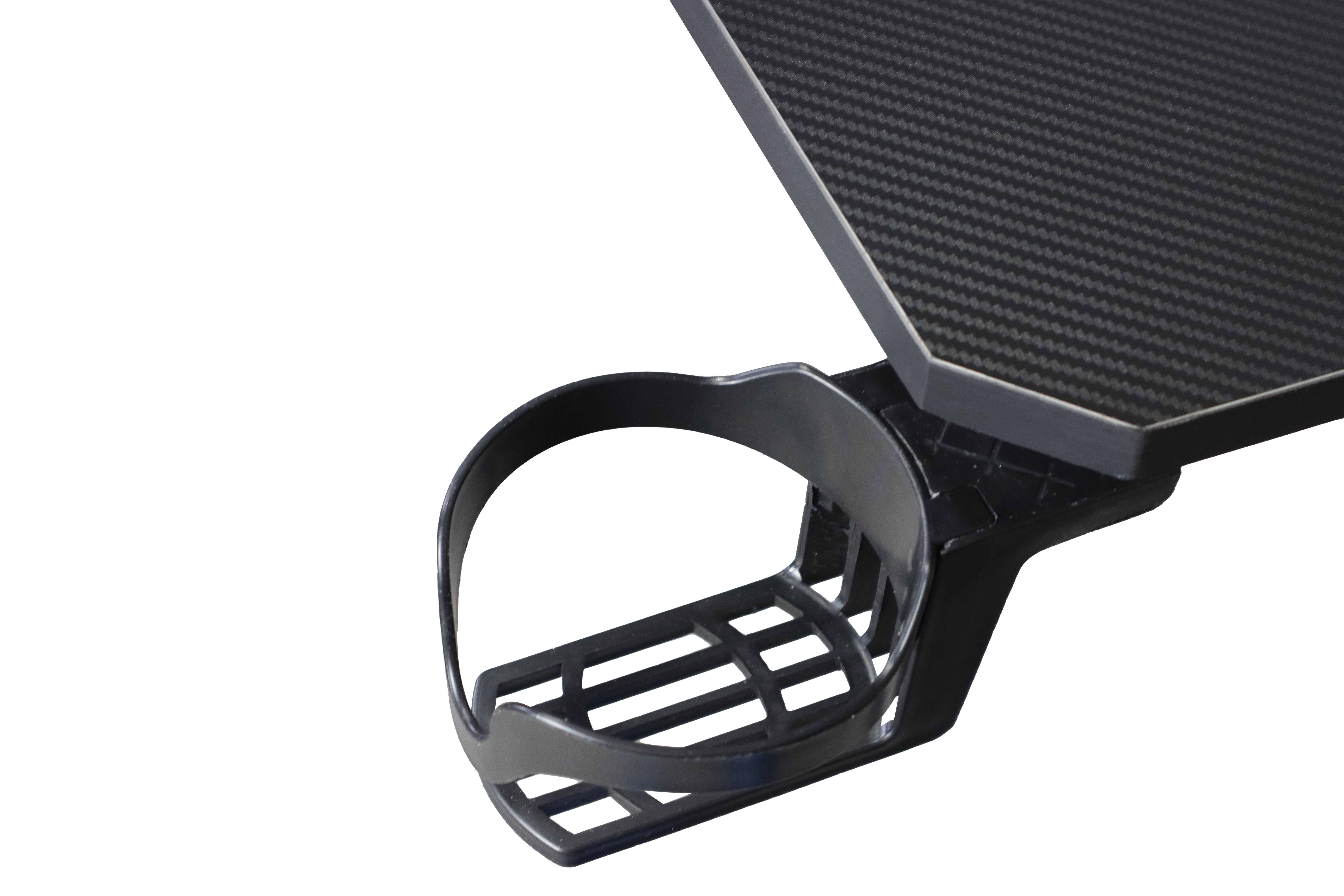 Czarny uchwyt na kubek z romboidalnym wzorem na blacie.