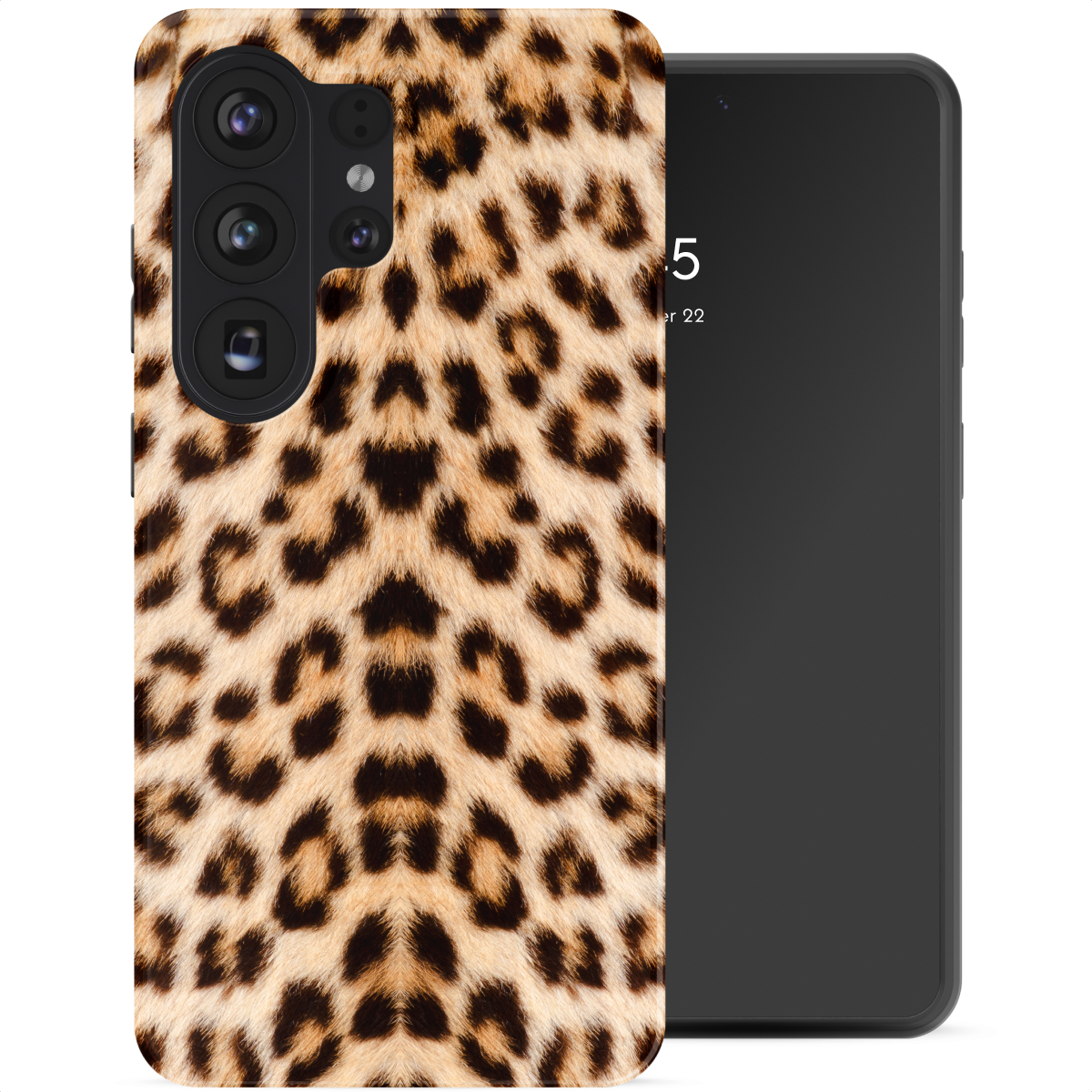 Un smartphone avec une coque léopard et module caméra.