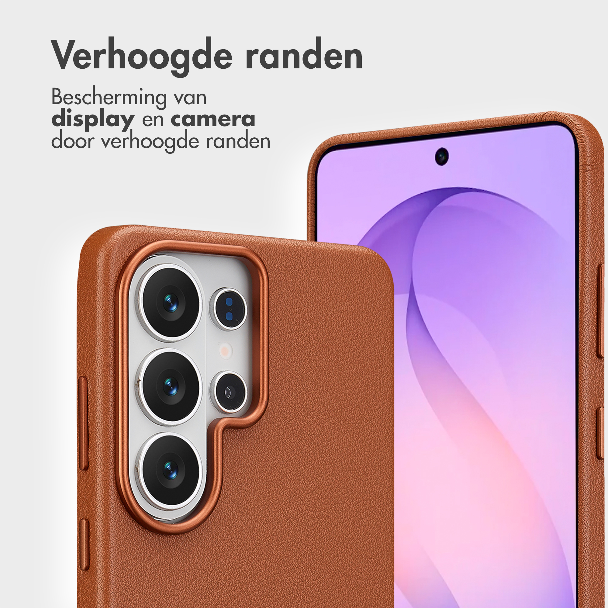 Étui de téléphone marron avec découpe caméra et écran violet.