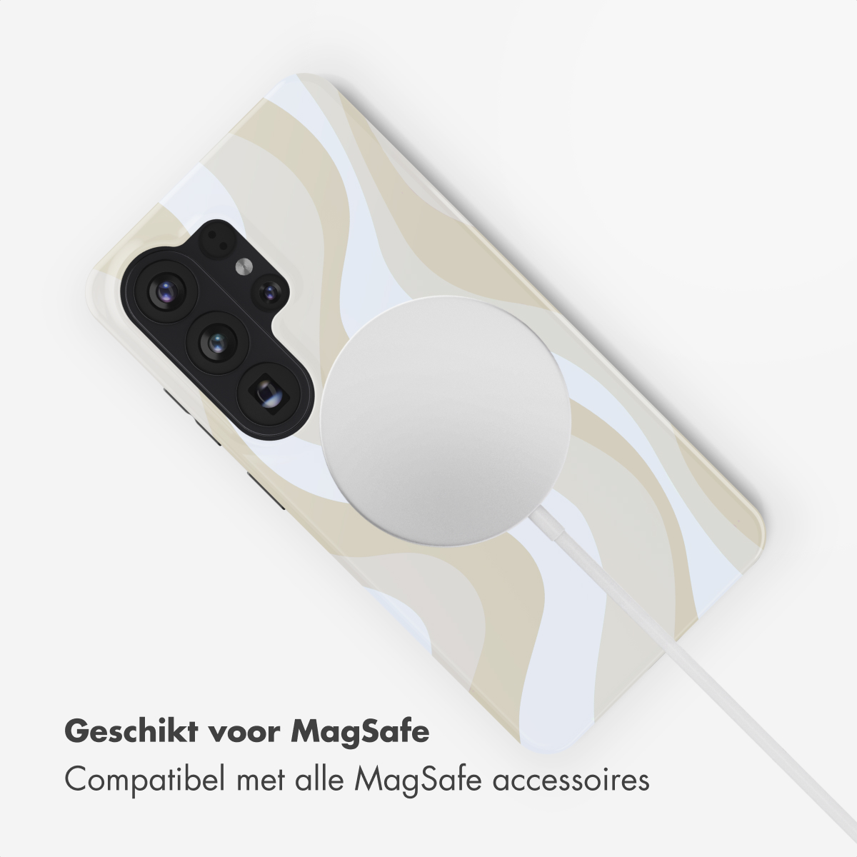 Une coque de téléphone avec chargeur MagSafe et motif ondulé.