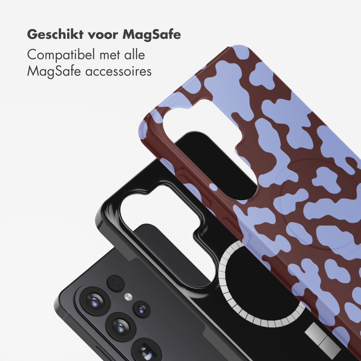 Un téléphone avec un étui noir et un étui marron à pois bleus.
