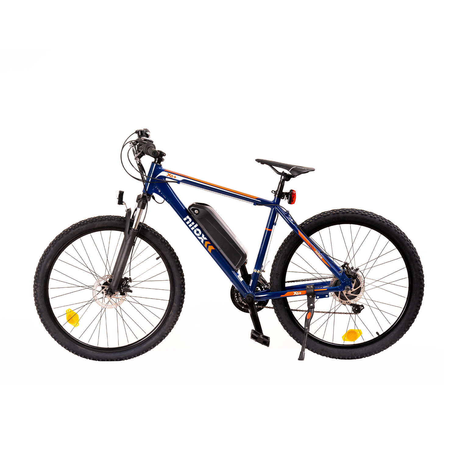 Una mountain bike elettrica blu con accenti arancioni e batteria nera.
