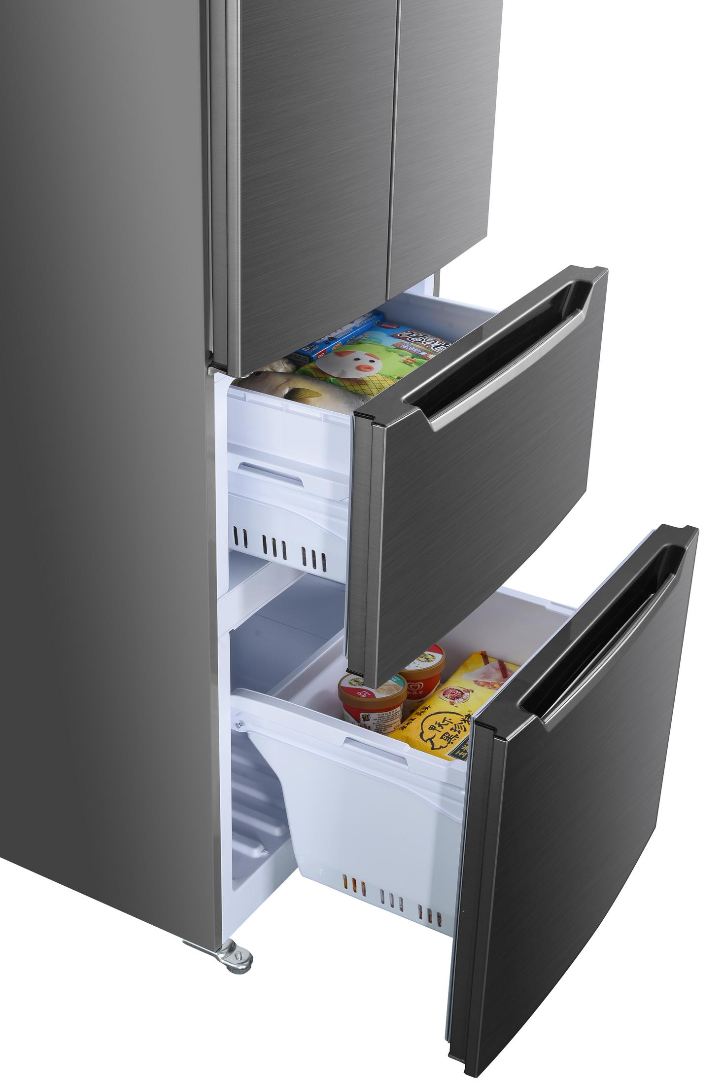 Ein moderner grauer Kühlschrank mit offenen Schubladen, gefüllt mit Lebensmitteln.