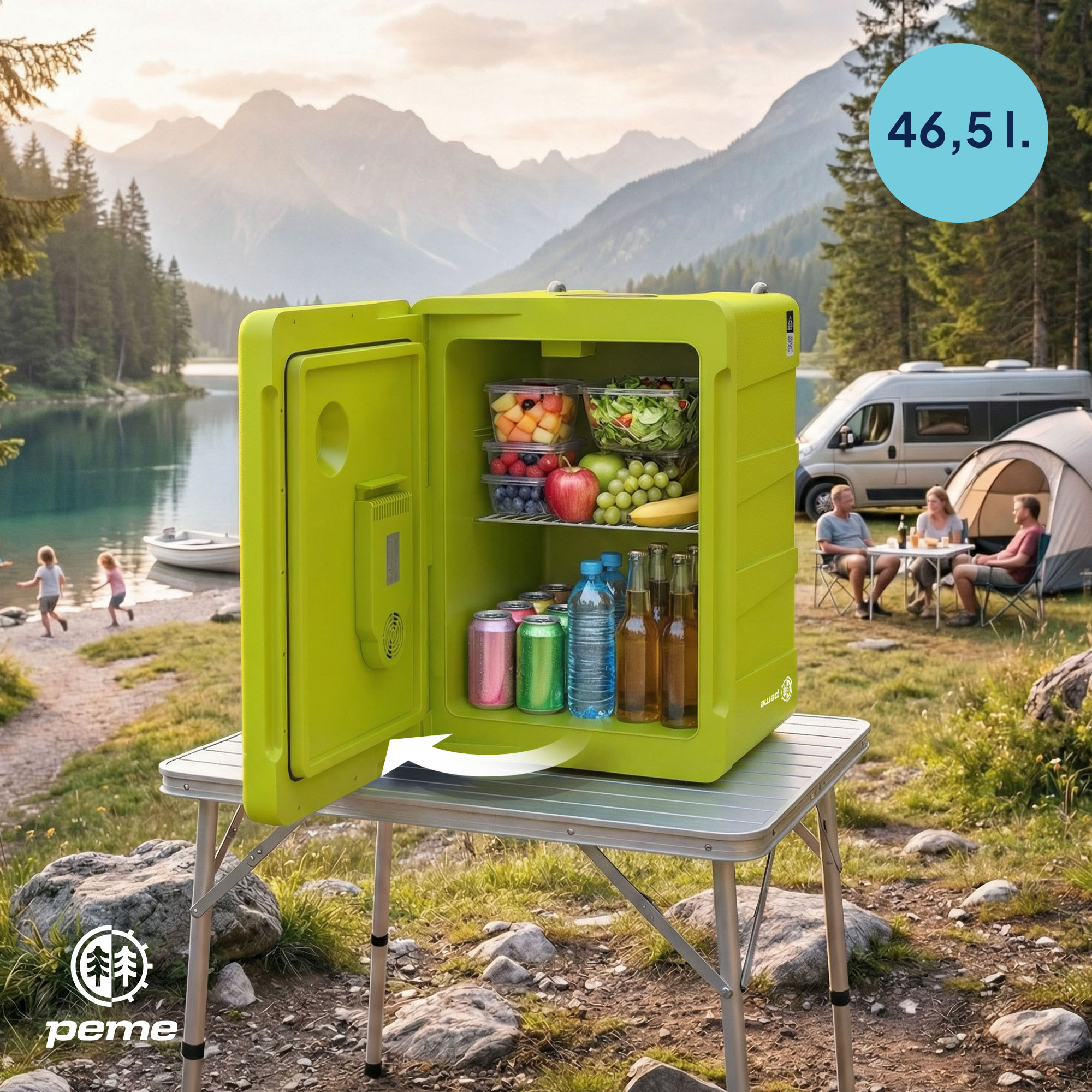 Una nevera verde abierta con comida y bebidas está sobre una mesa de camping.