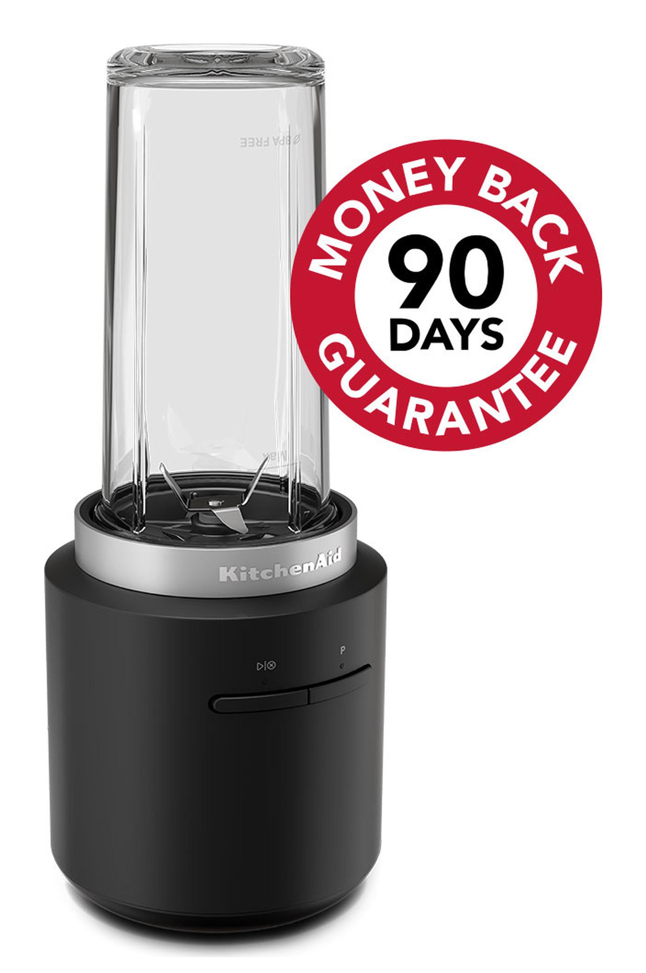 Czarny blender KitchenAid z przezroczystym kubkiem i czerwonym pieczęcią 90-dniowej gwarancji.