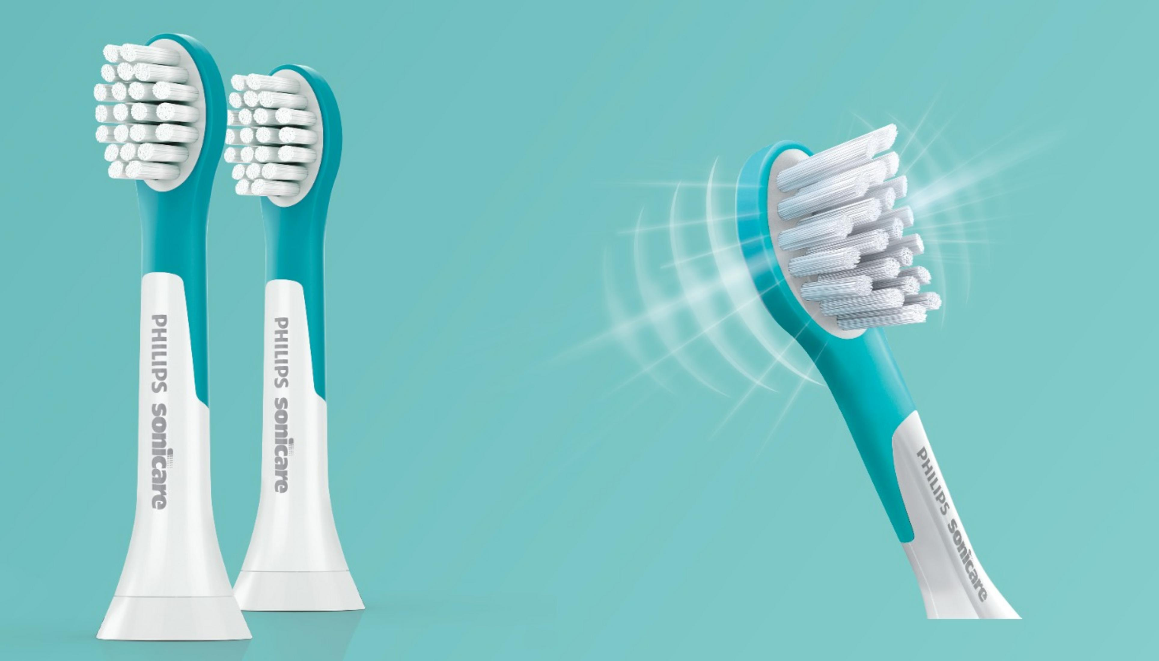Zwei türkisfarbene Philips Sonicare Zahnbürstenköpfe mit weißen Borsten auf blauem Hintergrund.