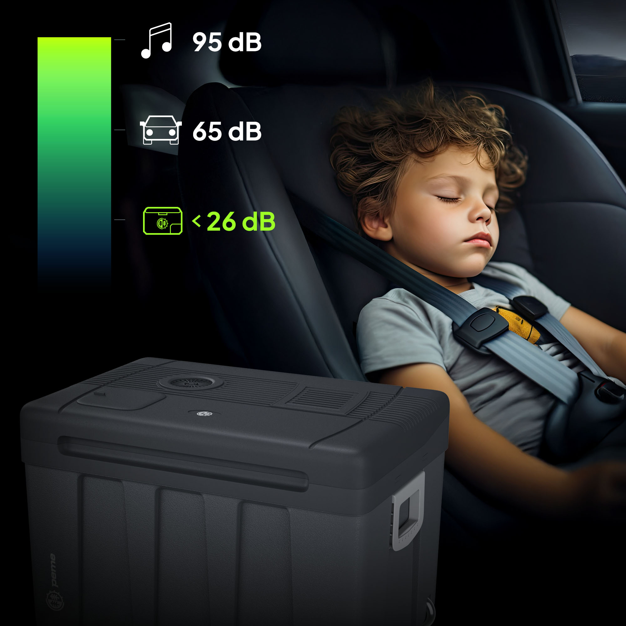 Un niño duerme en el coche. Una nevera está a su lado.