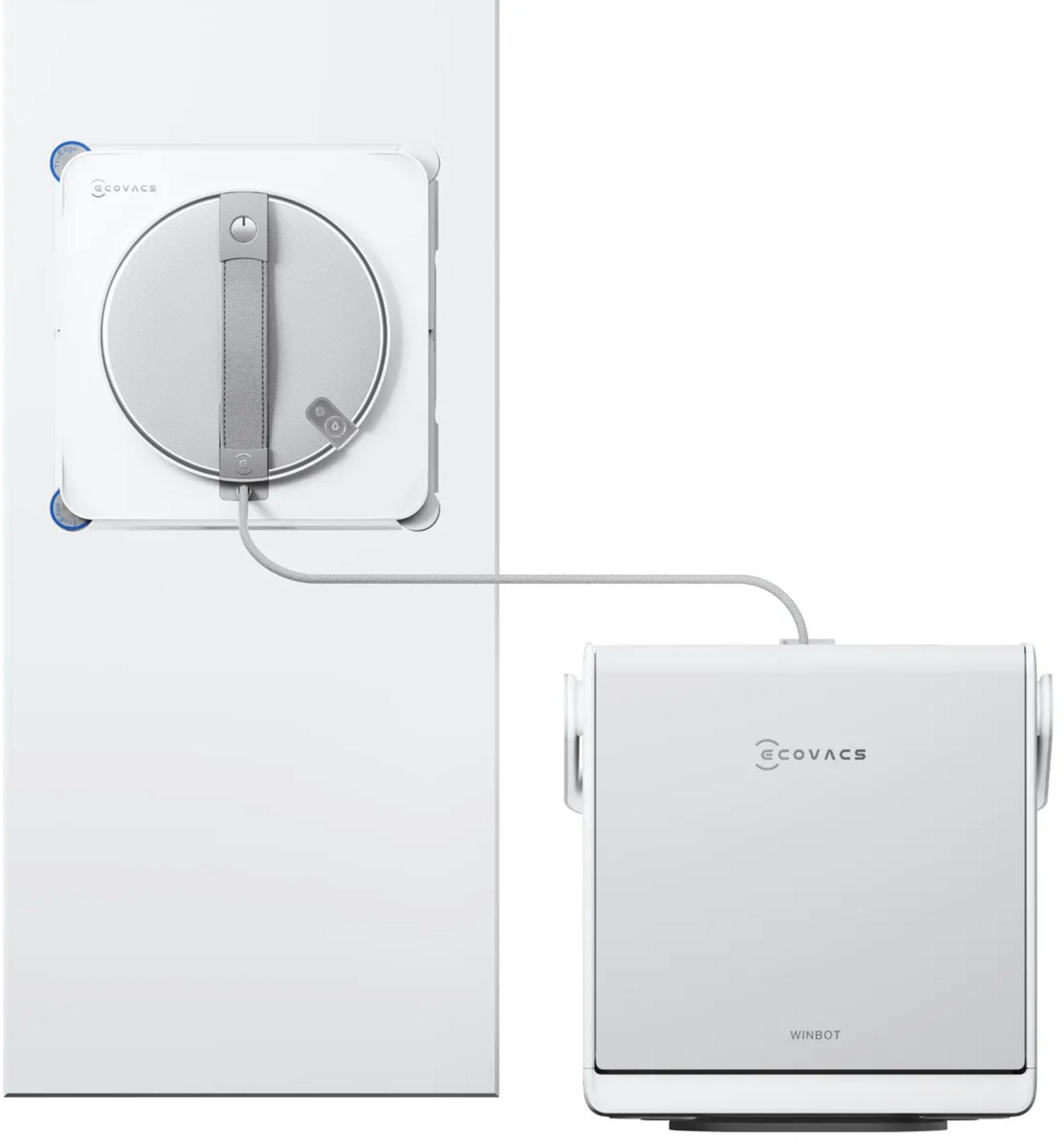 Biały robot do czyszczenia okien stoi na białej powierzchni, połączony kablem.