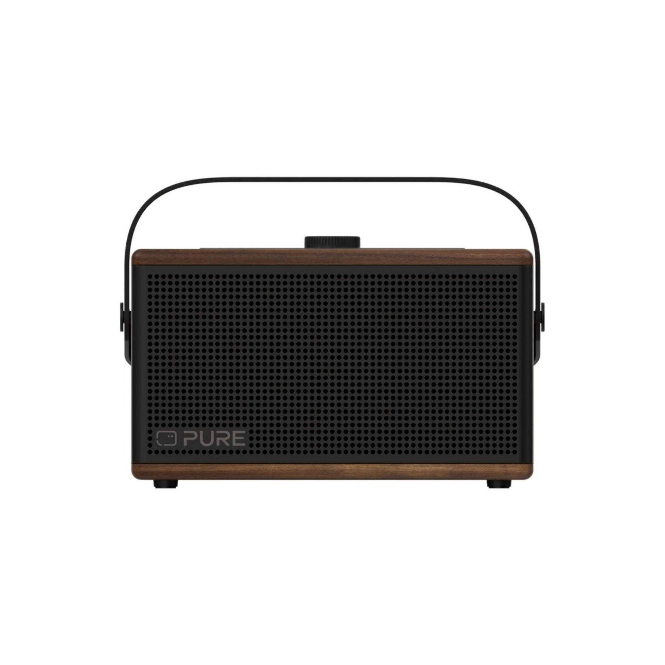 Une enceinte en bois avec une grille noire et une poignée.