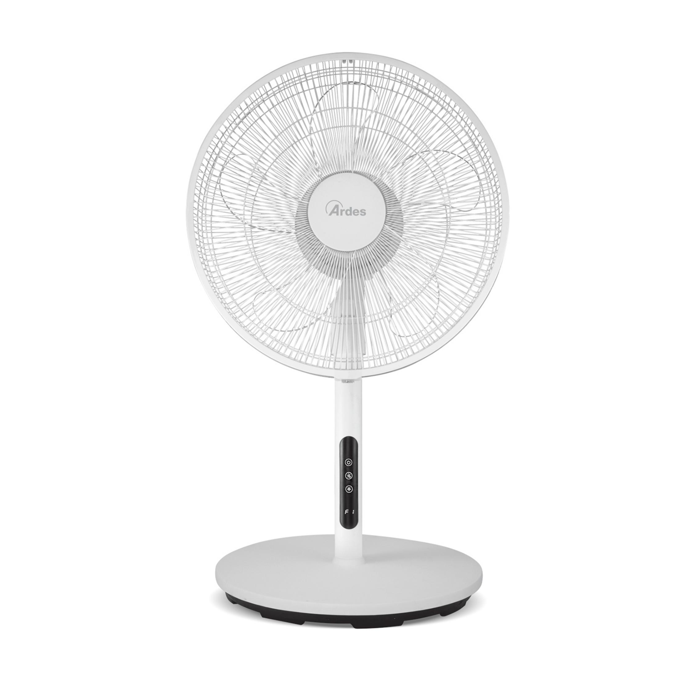 Biały wentylator stojący z okrągłą podstawą i panelem sterowania na trzonku.