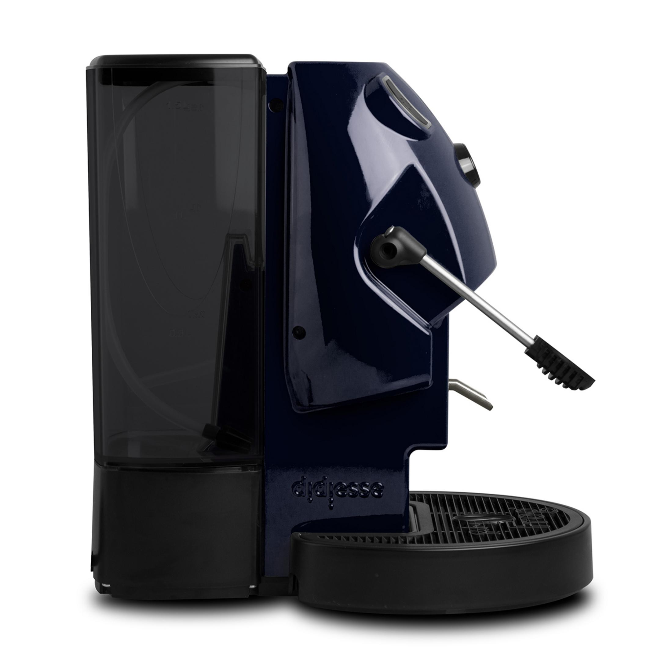 Macchina espresso blu scuro con serbatoio acqua nero e vaschetta.