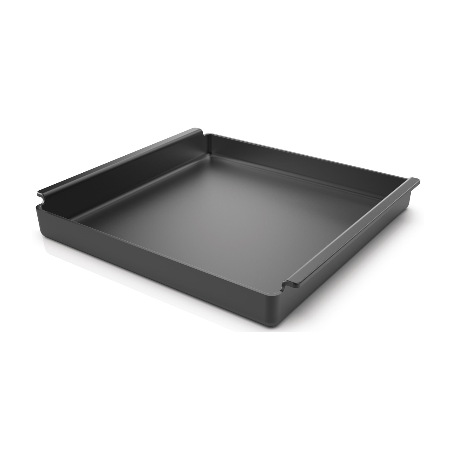 Eine schwarze, rechteckige Backform mit flachen Rändern auf weißem Hintergrund.