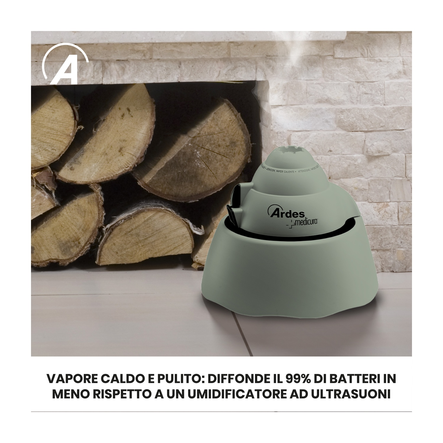 Un humidificador verde emite vapor, frente a una chimenea con leña.