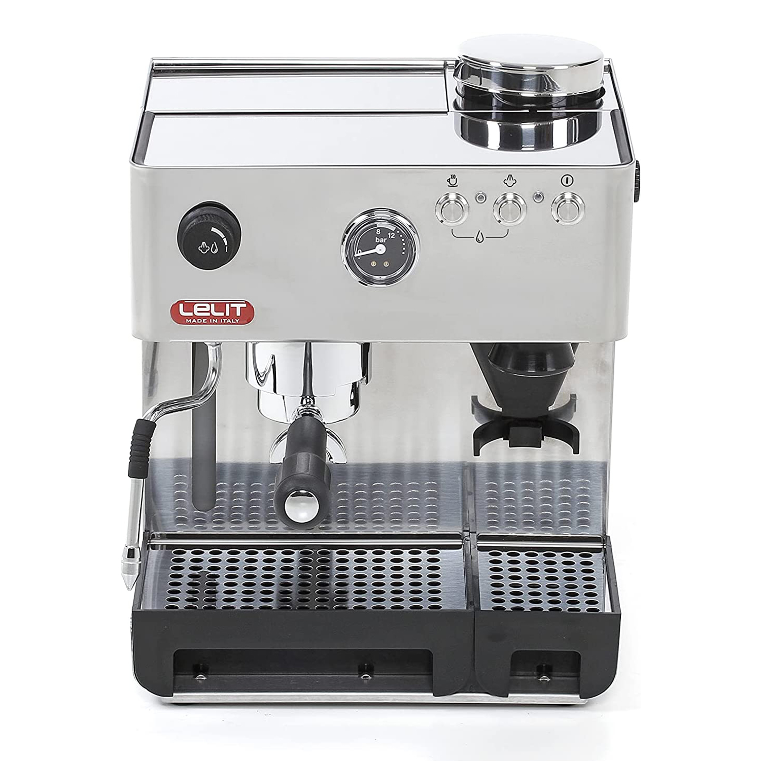 Una macchina per espresso argentata con manico nero e manometro.