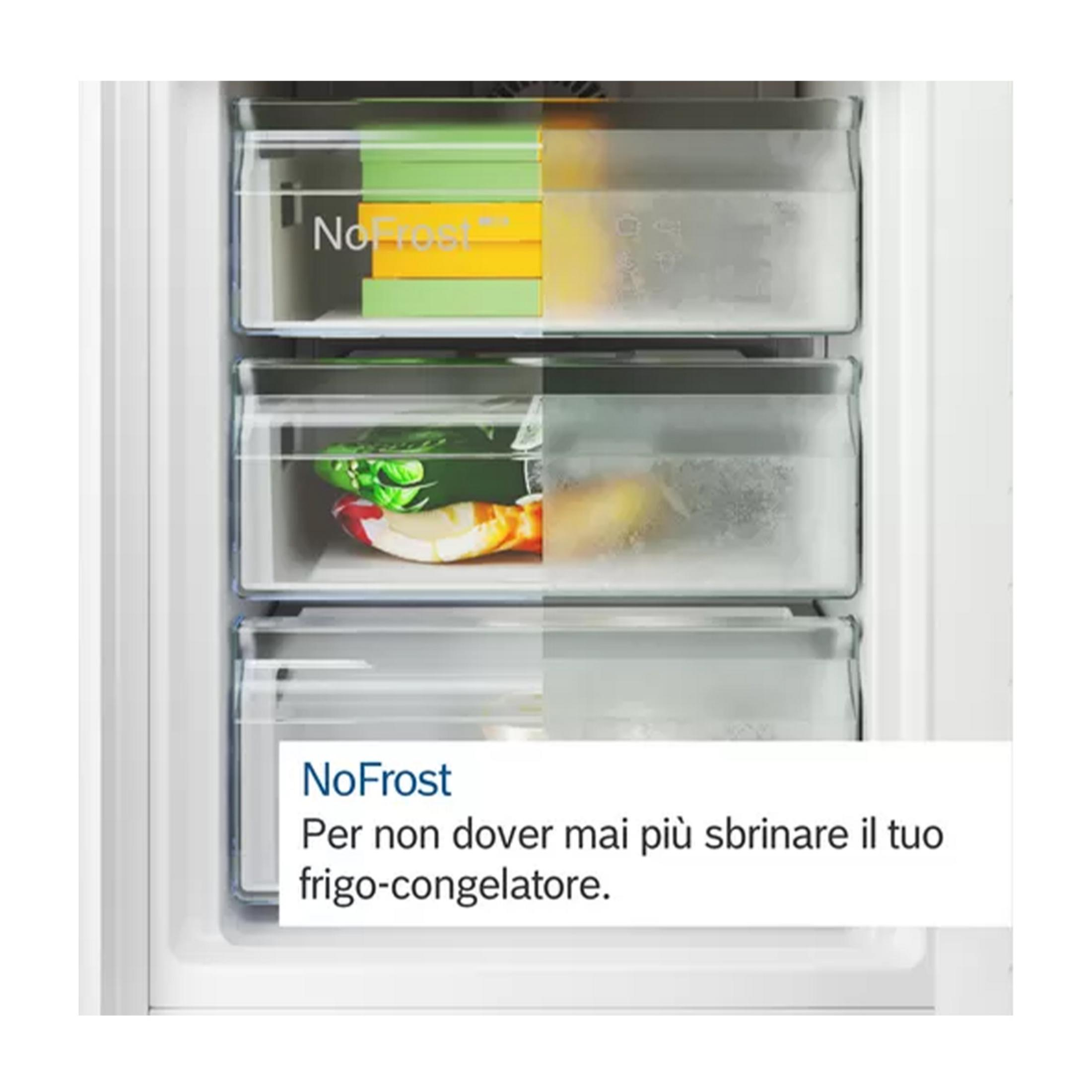 Gefrierschrankfächer mit Lebensmitteln und Eis. Text "NoFrost".