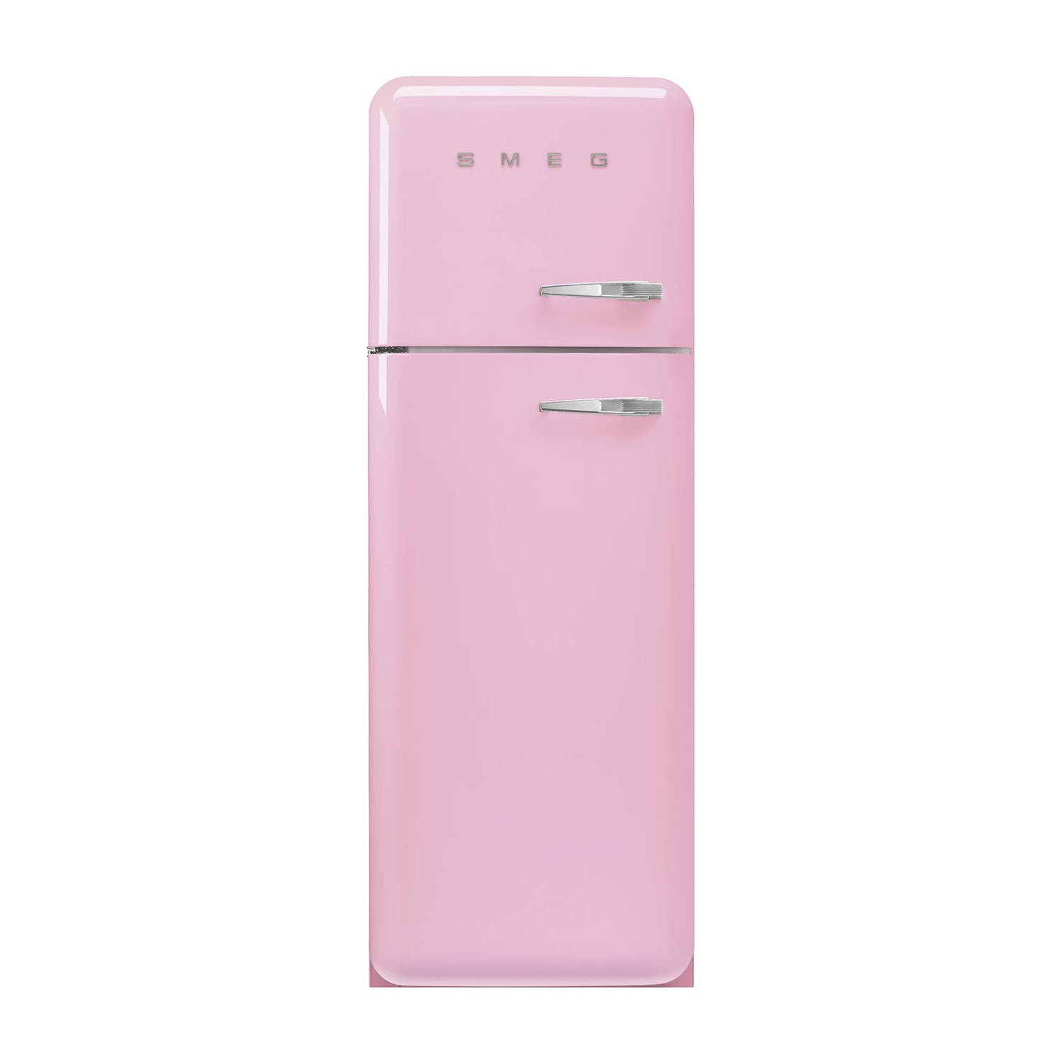 Un refrigerador Smeg rosa con dos puertas y tiradores plateados.