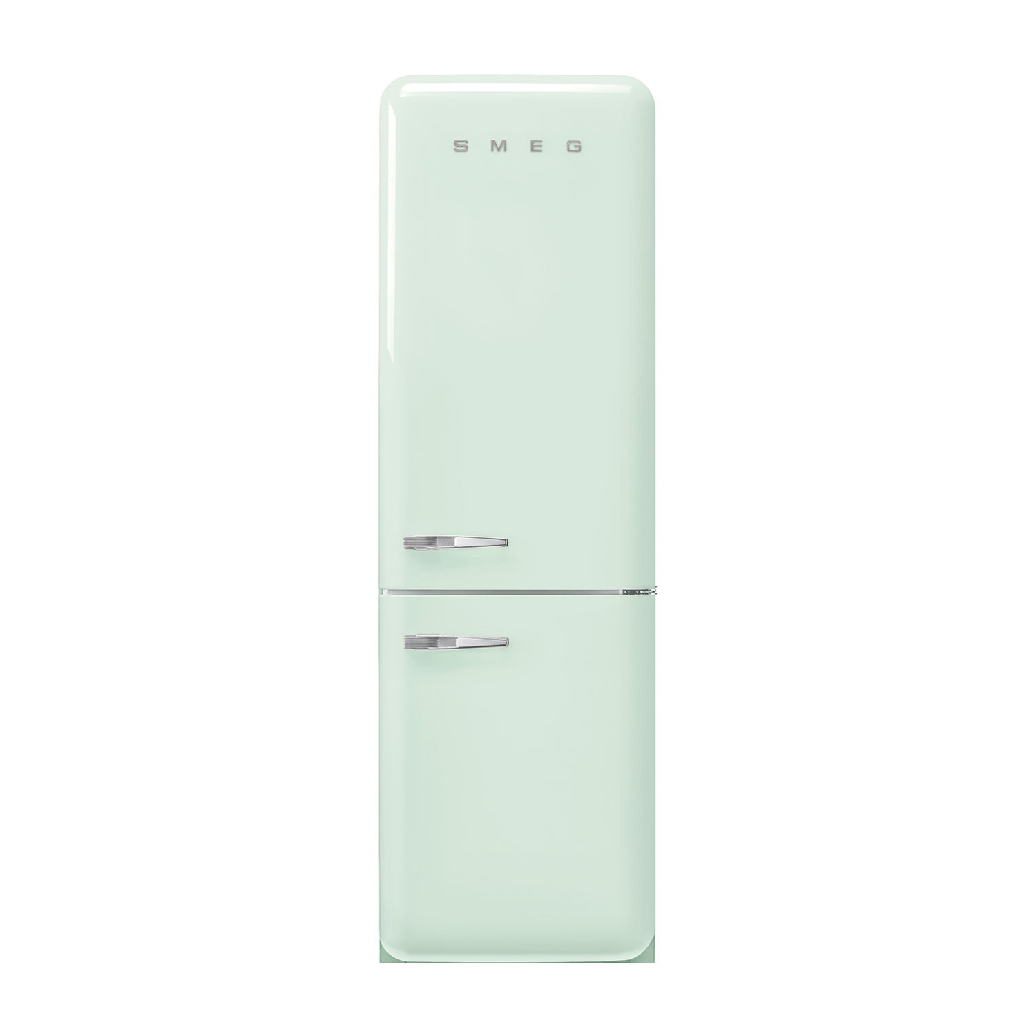 Ein hellgrüner SMEG-Kühlschrank mit silbernen Griffen.