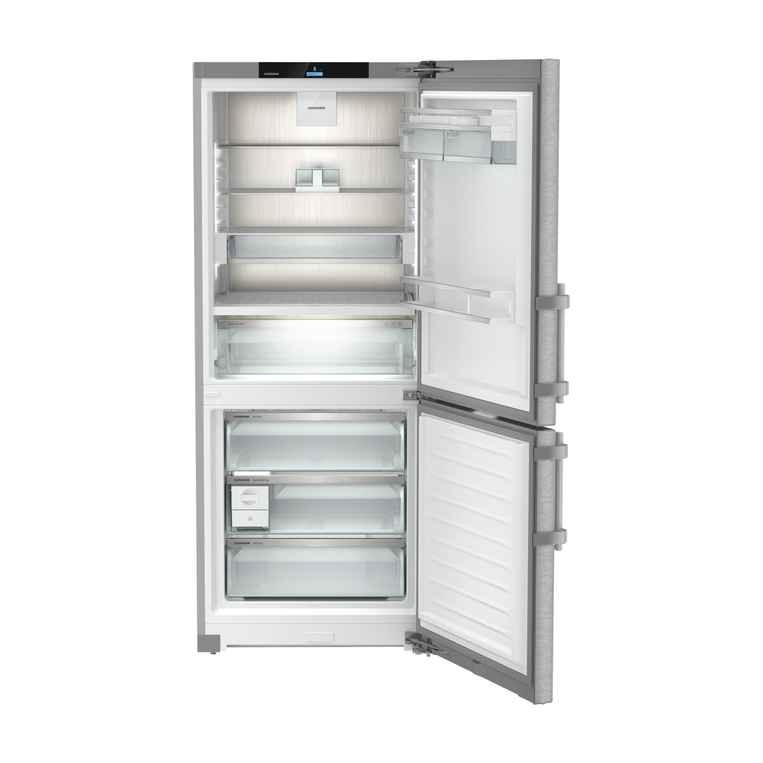 Refrigerador plateado con la puerta abierta y varios estantes de cristal.
