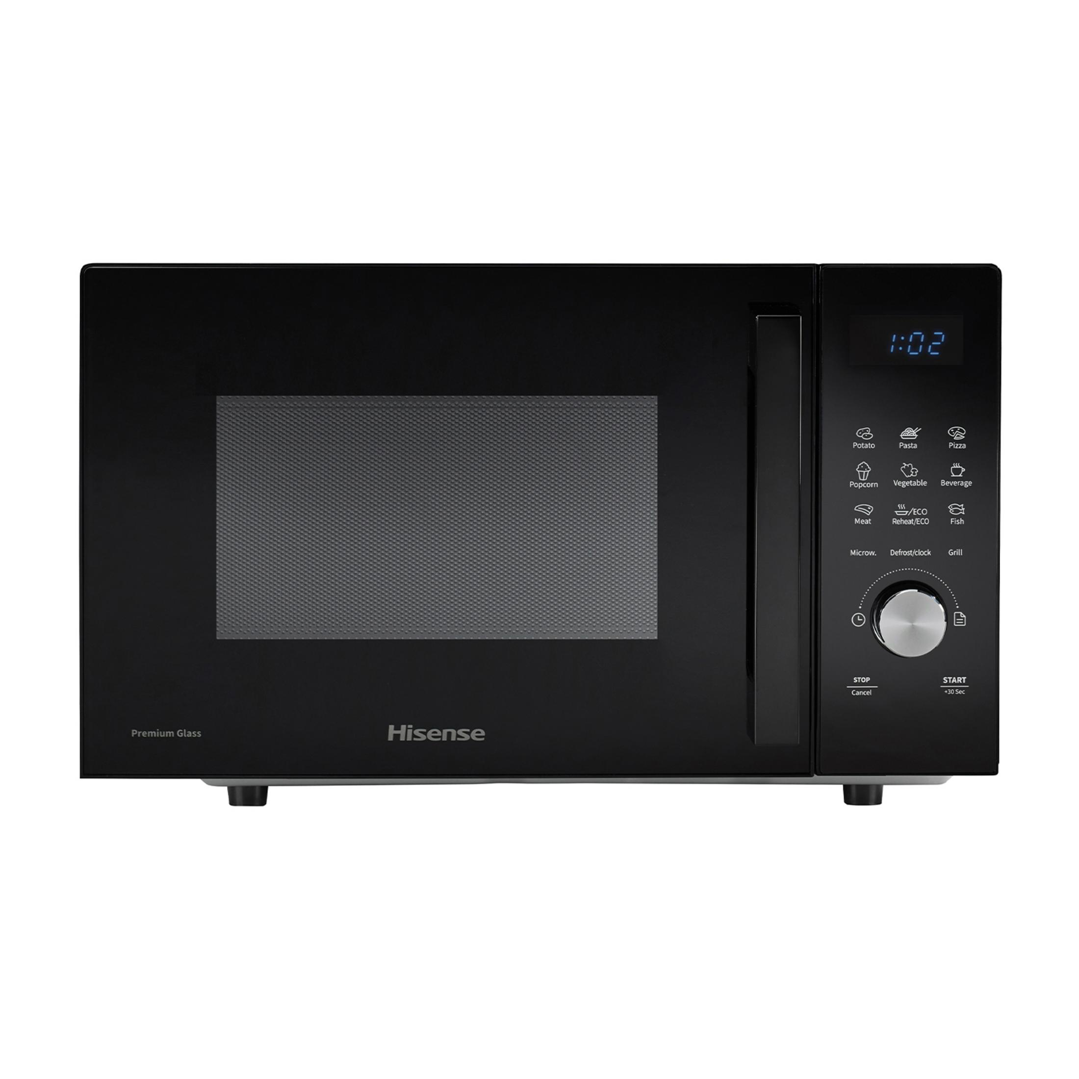 Czarna kuchenka mikrofalowa Hisense z cyfrowym wyświetlaczem pokazującym 1:02.