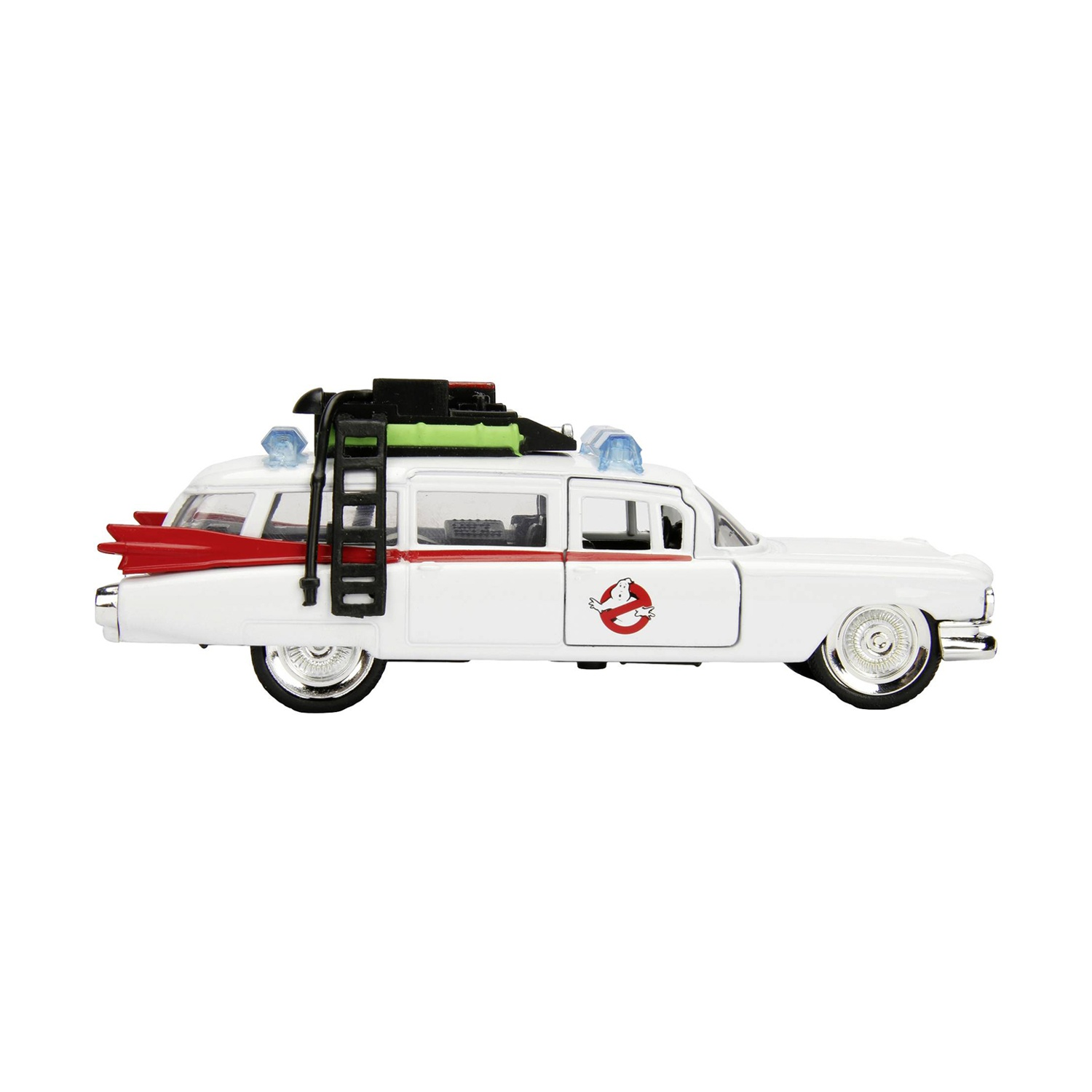 Un'auto Ecto-1 bianca con pinne rosse e il logo dei Ghostbusters.