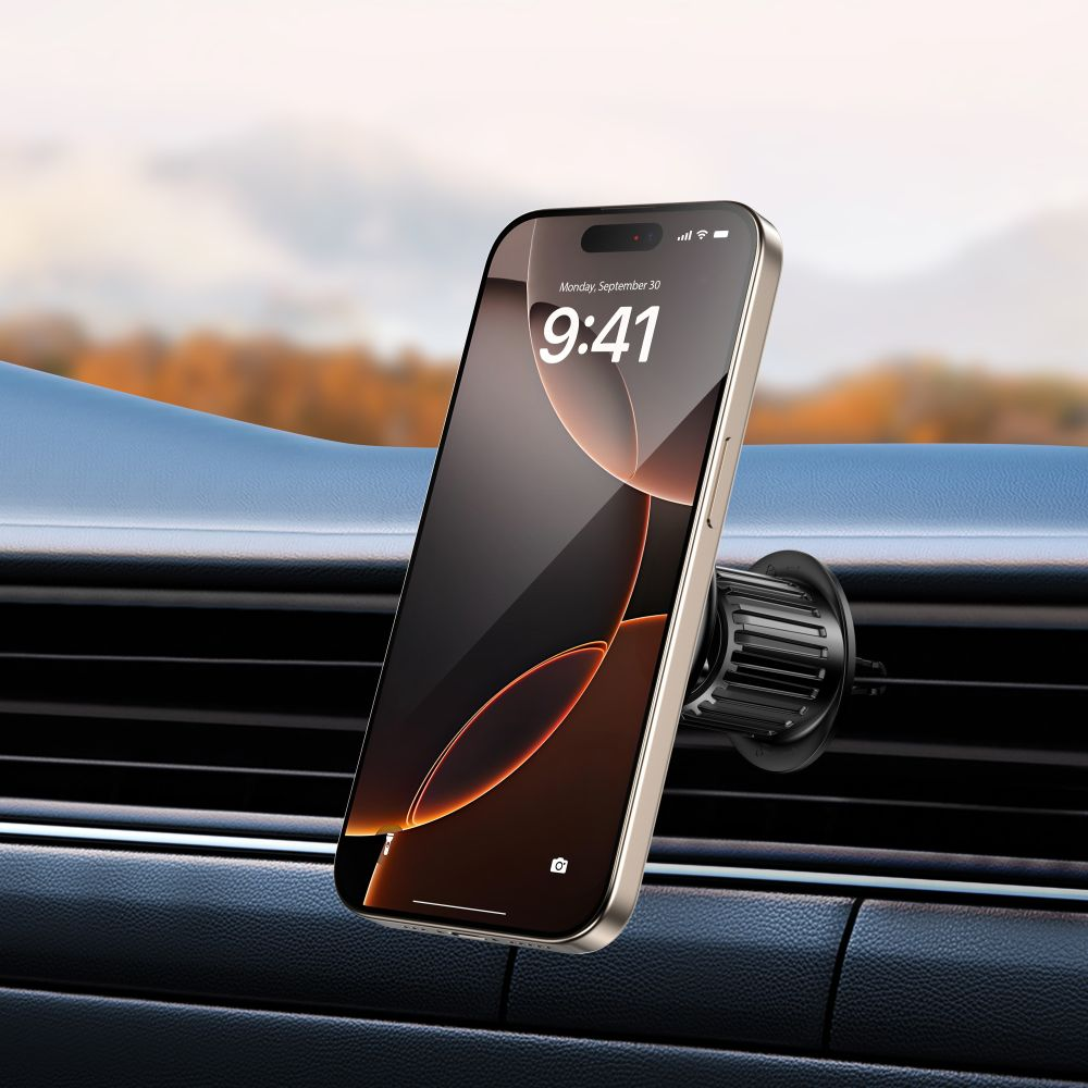 Goldenes Smartphone in Lüftungshalterung im Auto, unscharfer Hintergrund.