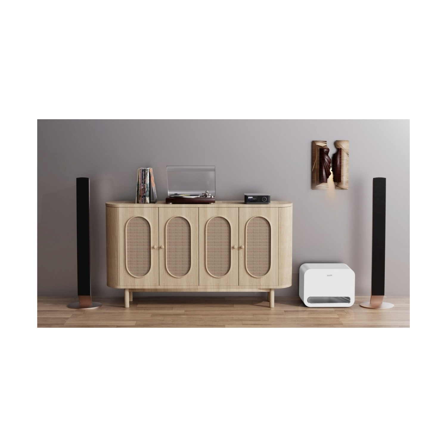 Holzschrank mit Plattenspieler, zwei Lautsprechern und einem Subwoofer.
