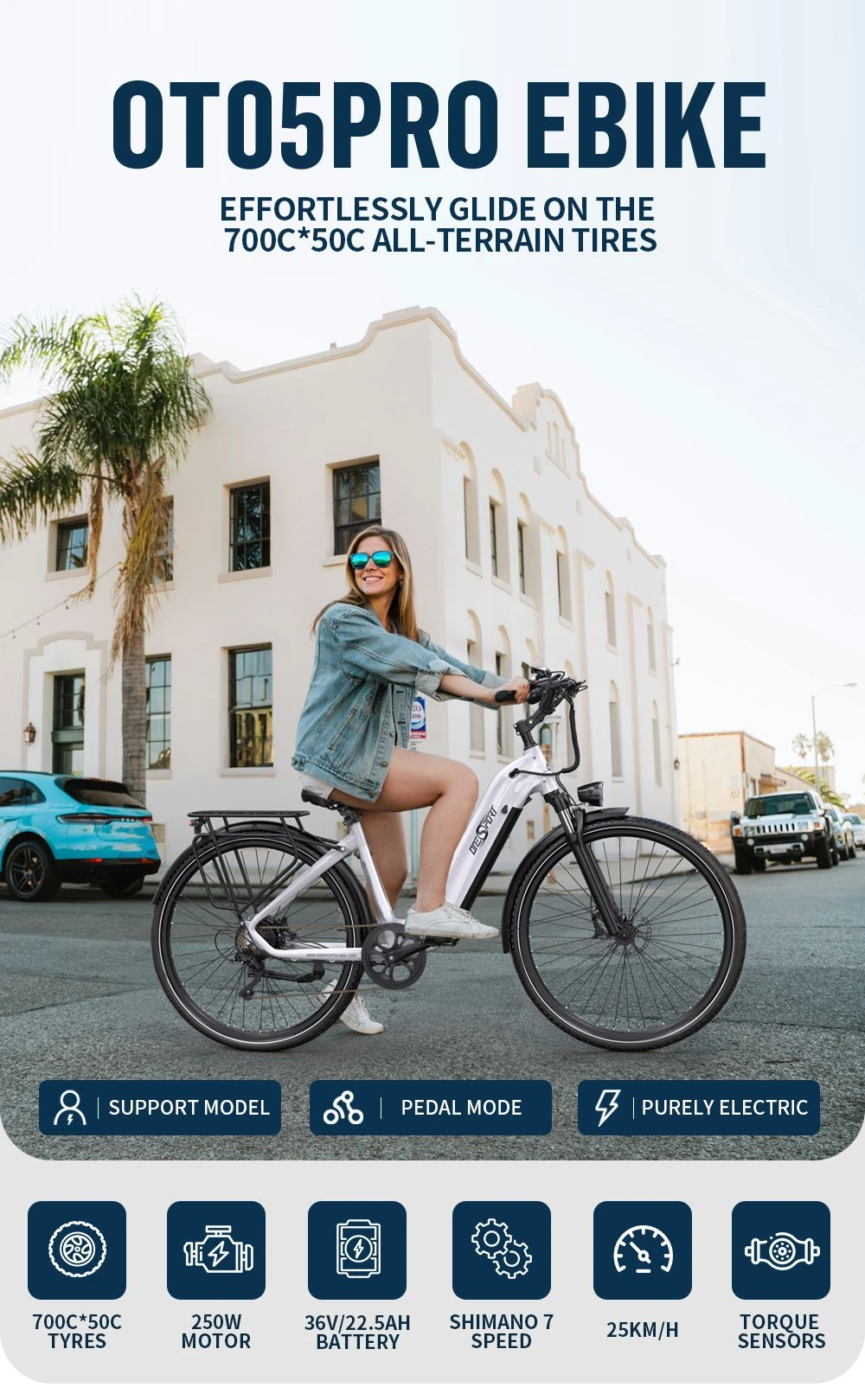 Donna in sella a una e-bike bianca per strada, con edifici e auto sullo sfondo.