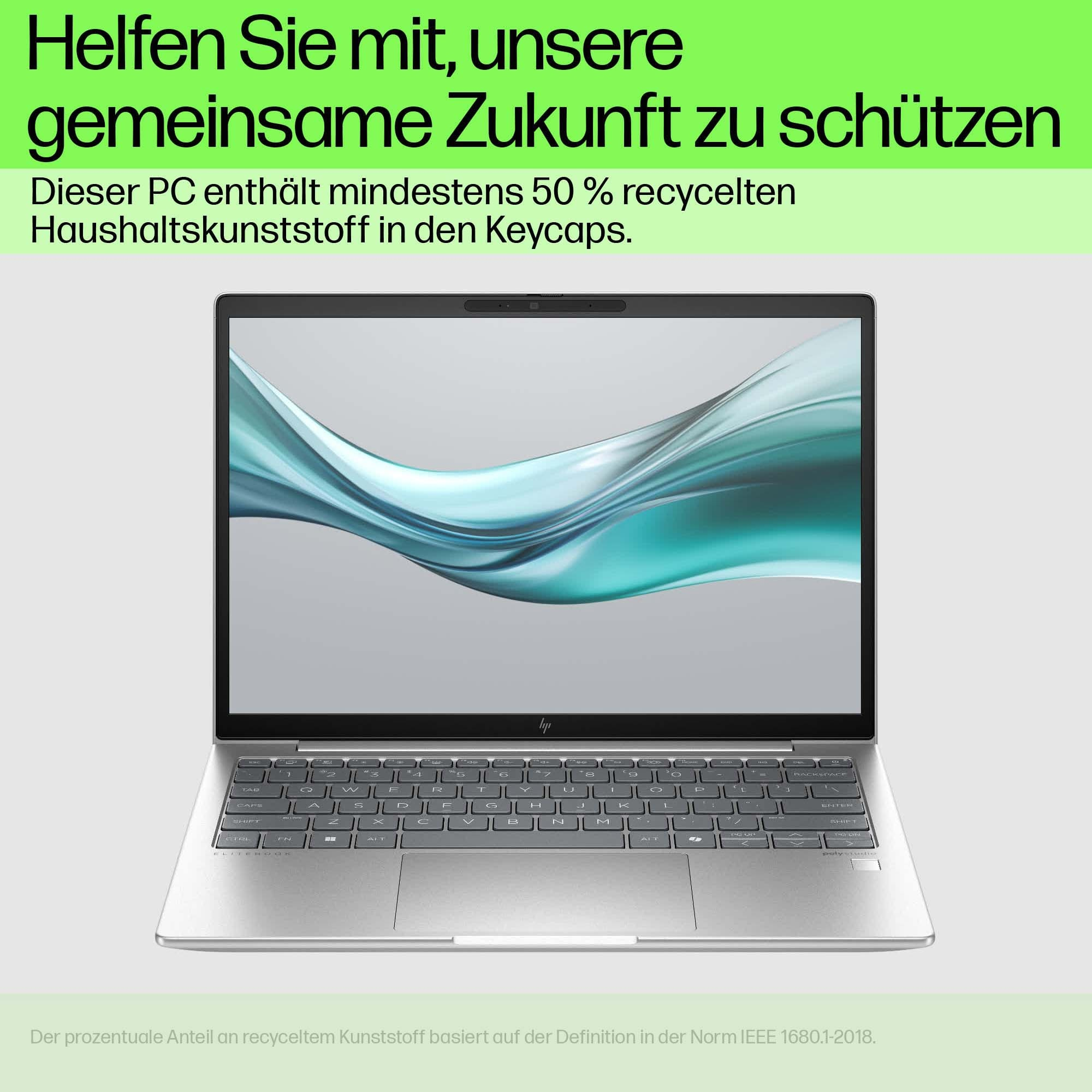 Ein silberner Laptop mit stilvollem Hintergrund und Tastatur.