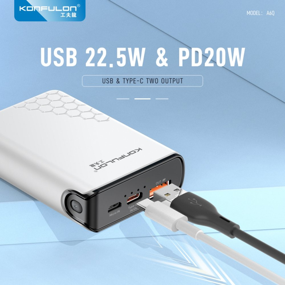USB ve Type-C bağlantı noktalarına sahip beyaz Konfulon powerbank, iki kablo takılı.