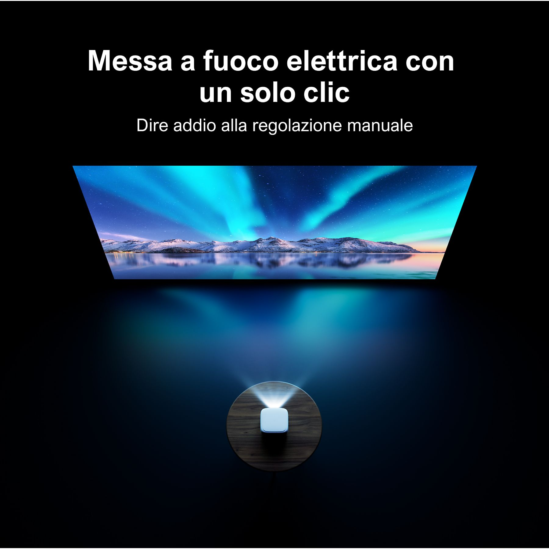 Mały biały projektor wyświetla obraz zorzy polarnej nad ośnieżonym krajobrazem.