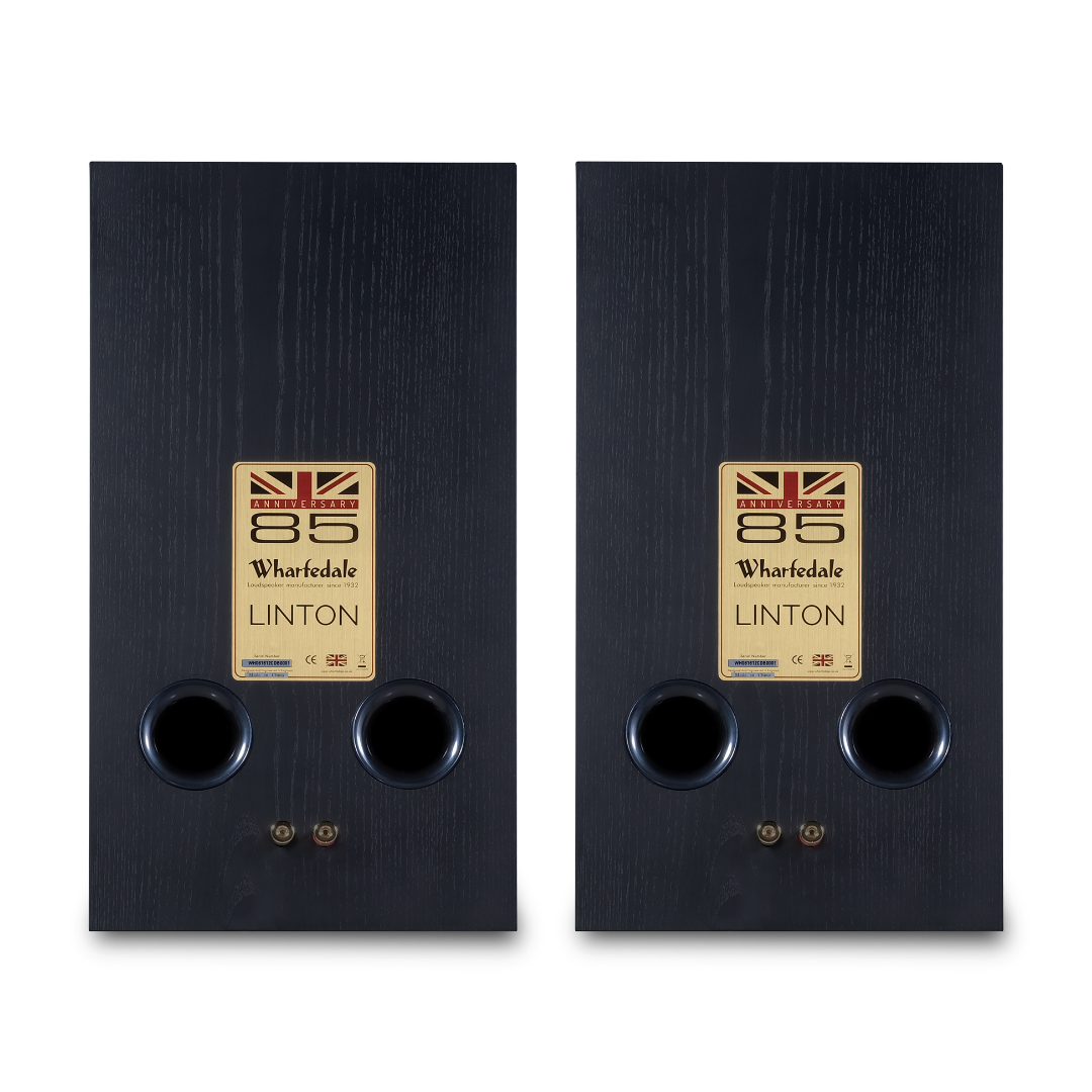Twee zwarte luidsprekers met gouden Wharfedale Linton 85th anniversary labels.