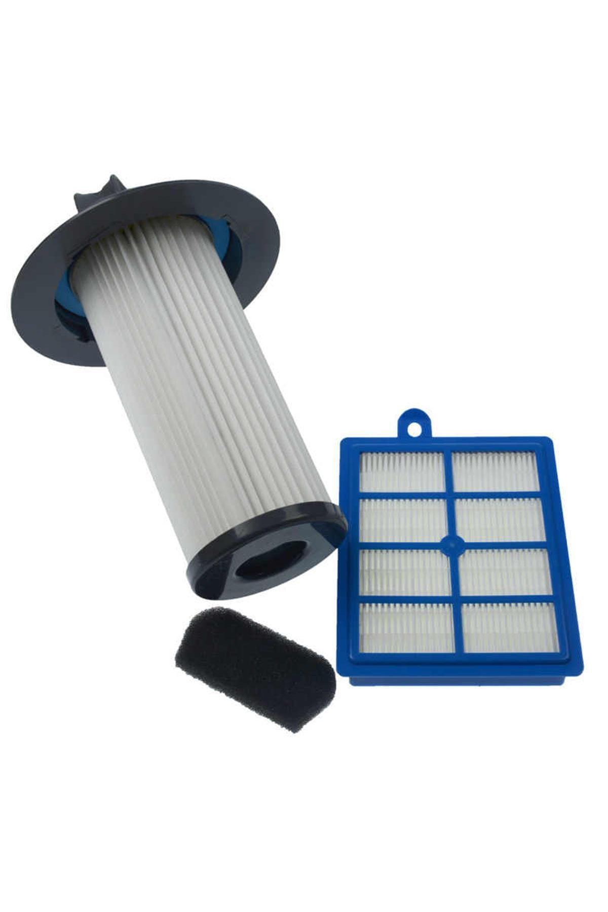 Üç elektrikli süpürge filtresi: büyük silindir filtre, dikdörtgen filtre ve küçük sünger filtre.