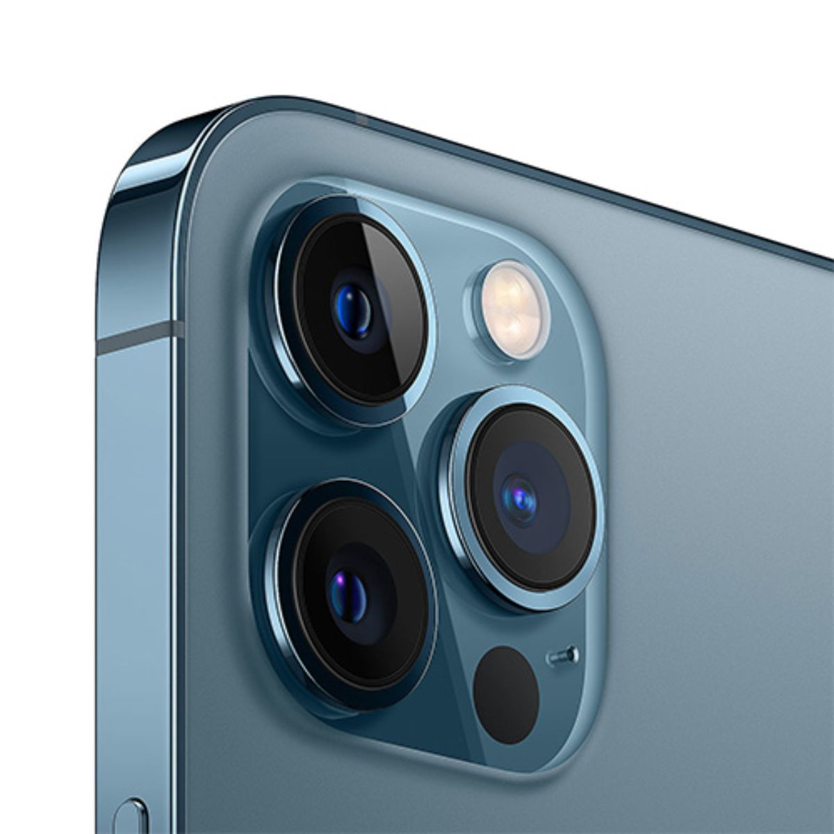 Rückseite eines blauen iPhones mit drei Kameras und Blitz.