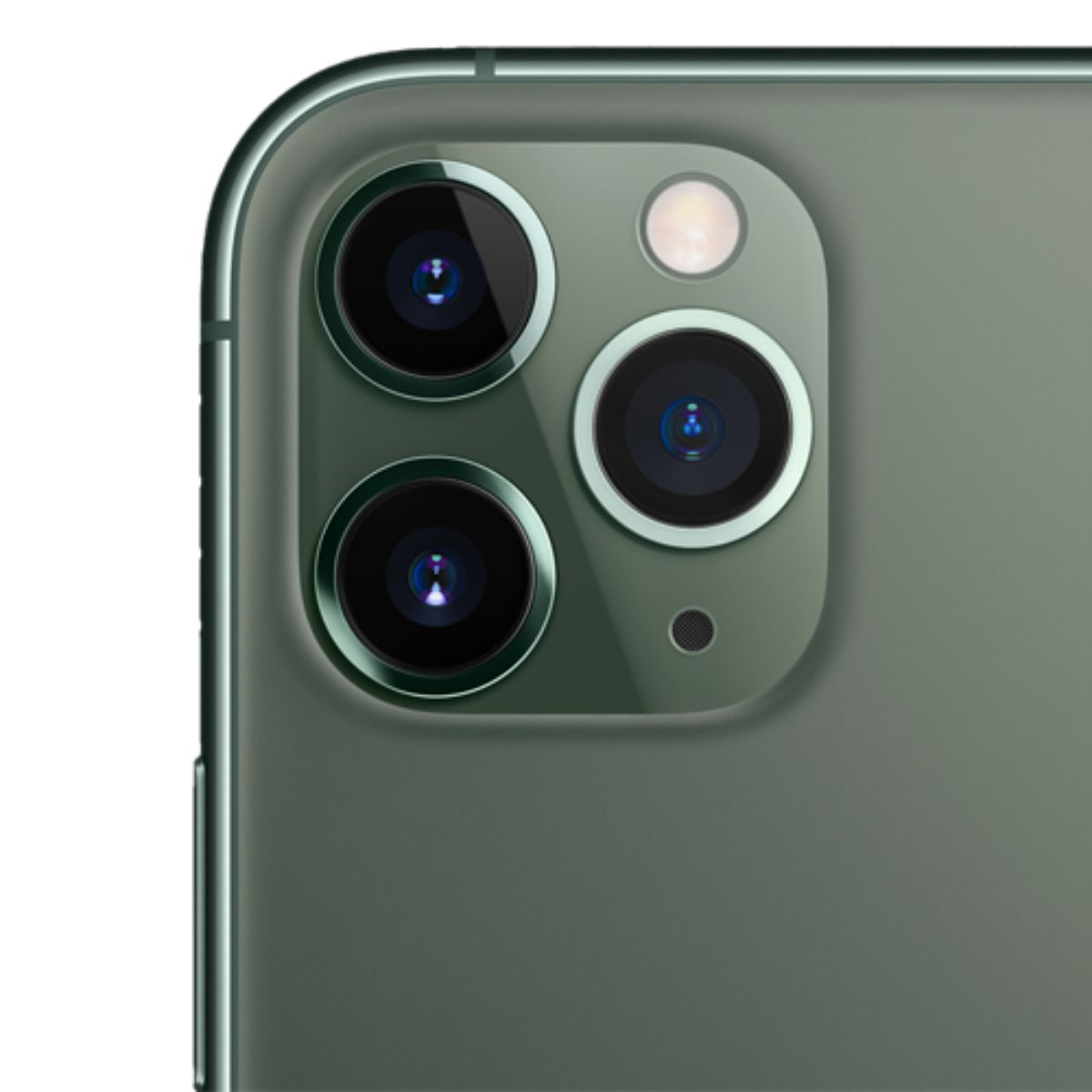 Primo piano di un iPhone verde con tre fotocamere e flash.