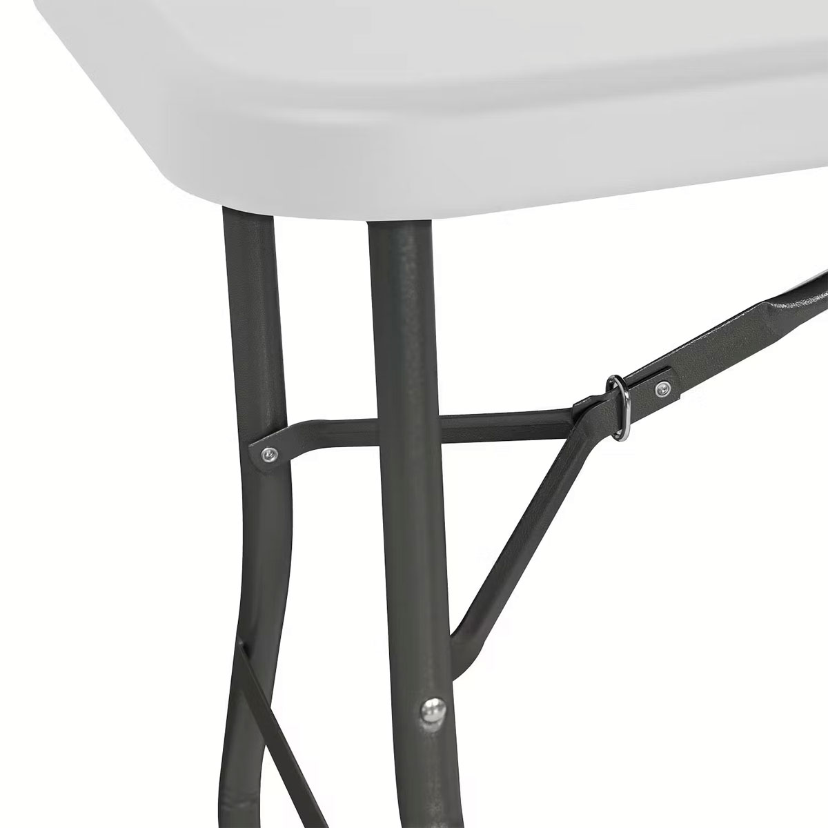 Primer plano de la parte inferior de una mesa blanca, mostrando patas y soportes de metal gris.