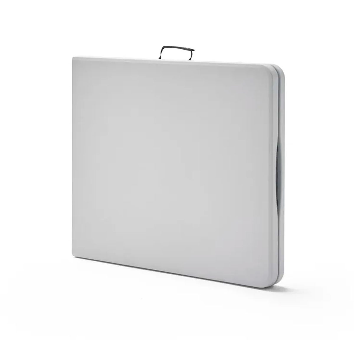 Una mesa gris plegada con asa sobre fondo blanco.