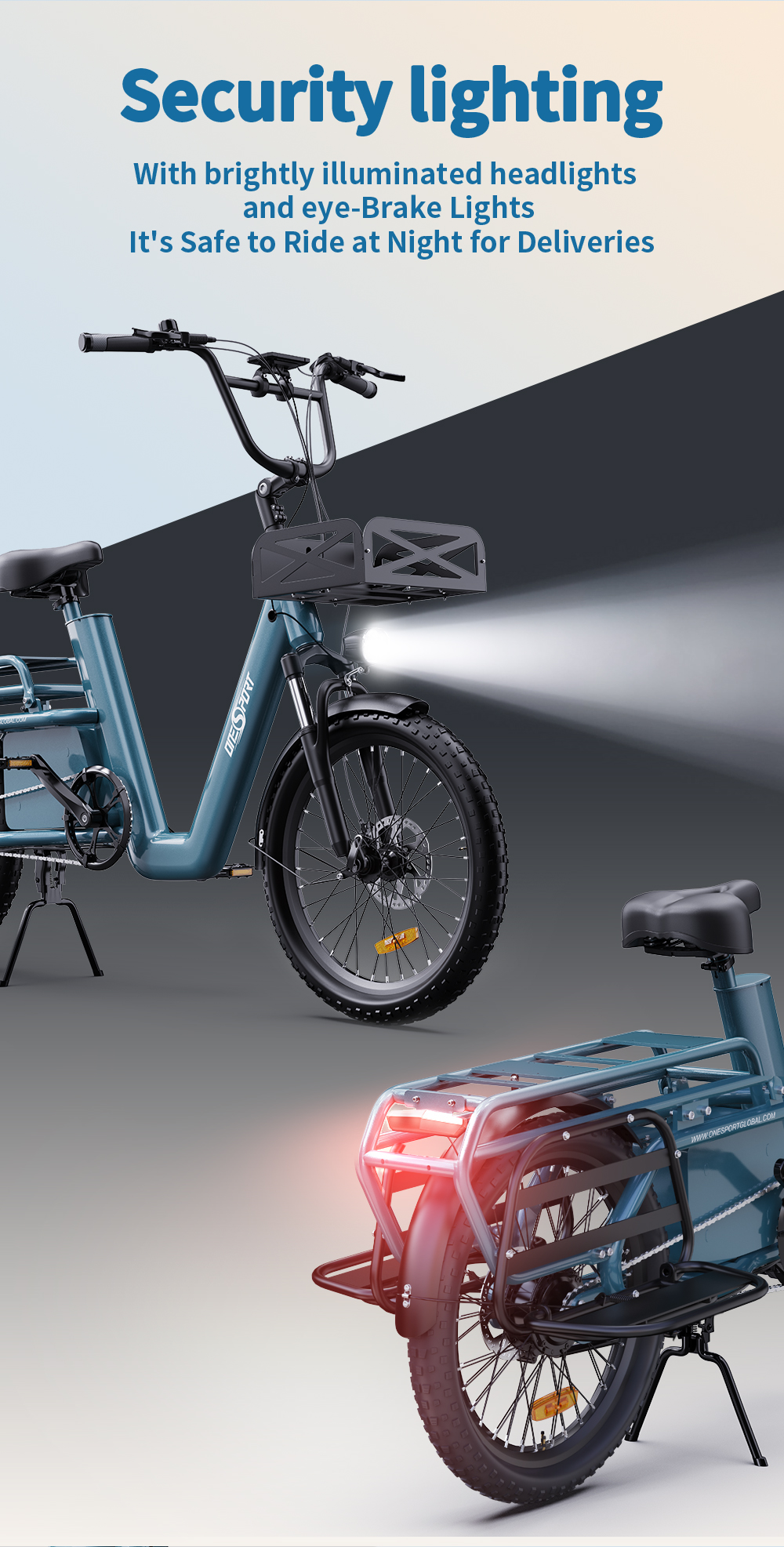 Una e-bike azul con faro iluminado y luz trasera roja.