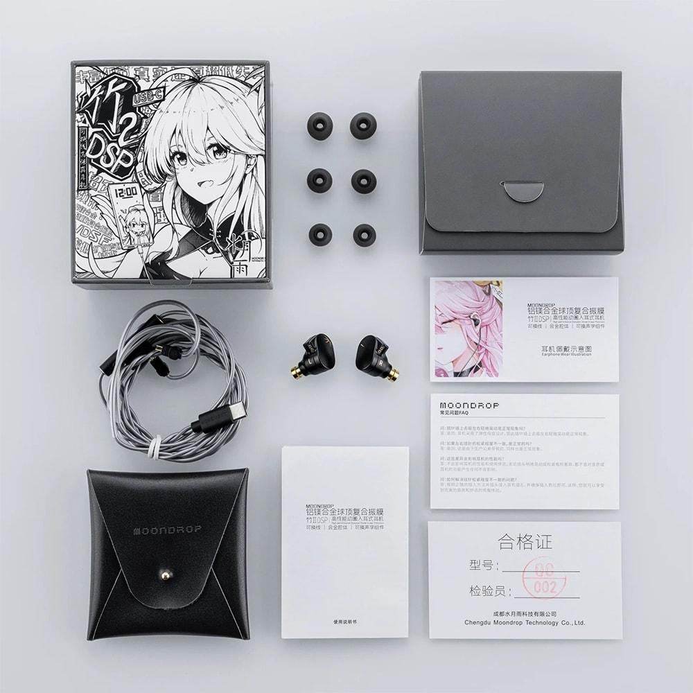 L'immagine mostra accessori per cuffie: scatola, cavo, gommini e manuali.