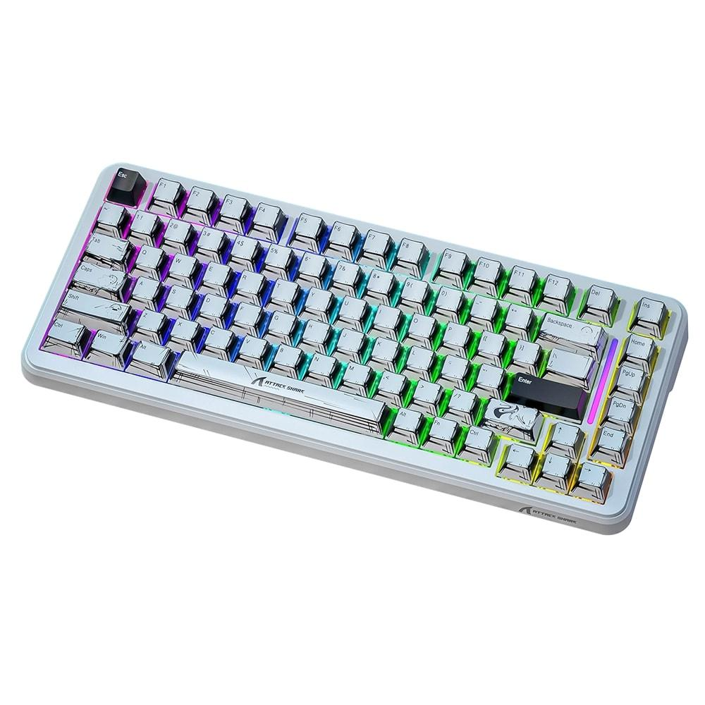 RGB aydınlatmalı ve gri tuş başlıklarına sahip beyaz mekanik klavye.